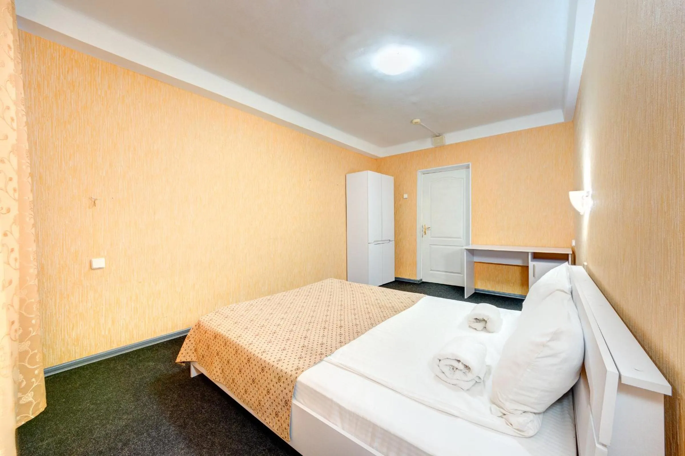 Photo of the whole room, Bed in Holosiyvsky Hotel