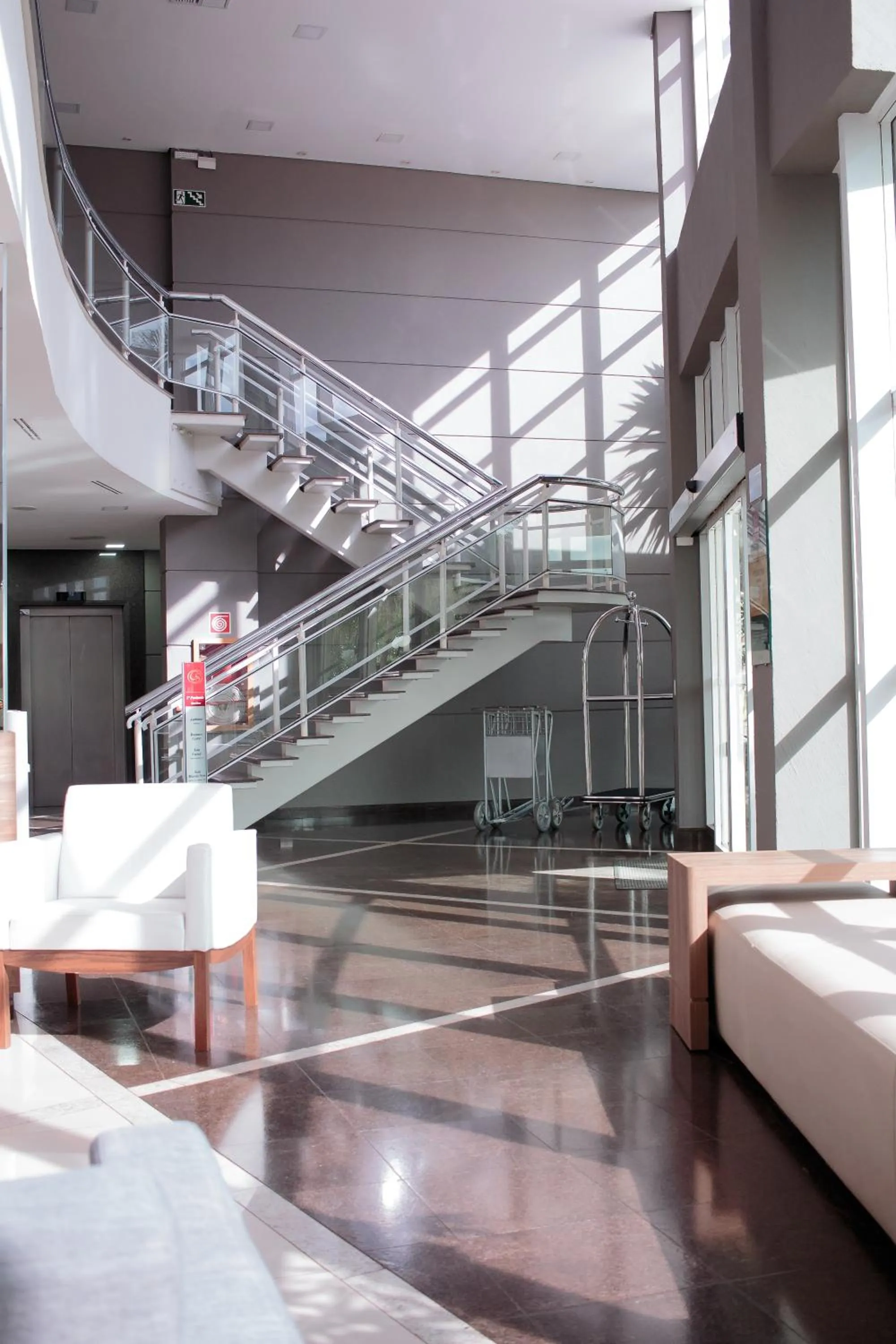 Lobby or reception in Comfort Suites Londrina