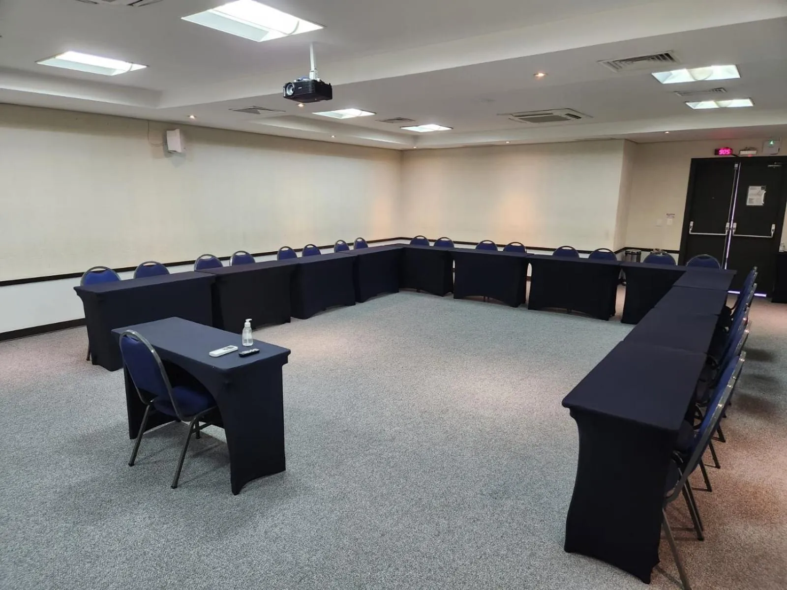 Meeting/conference room in Comfort Suites Londrina