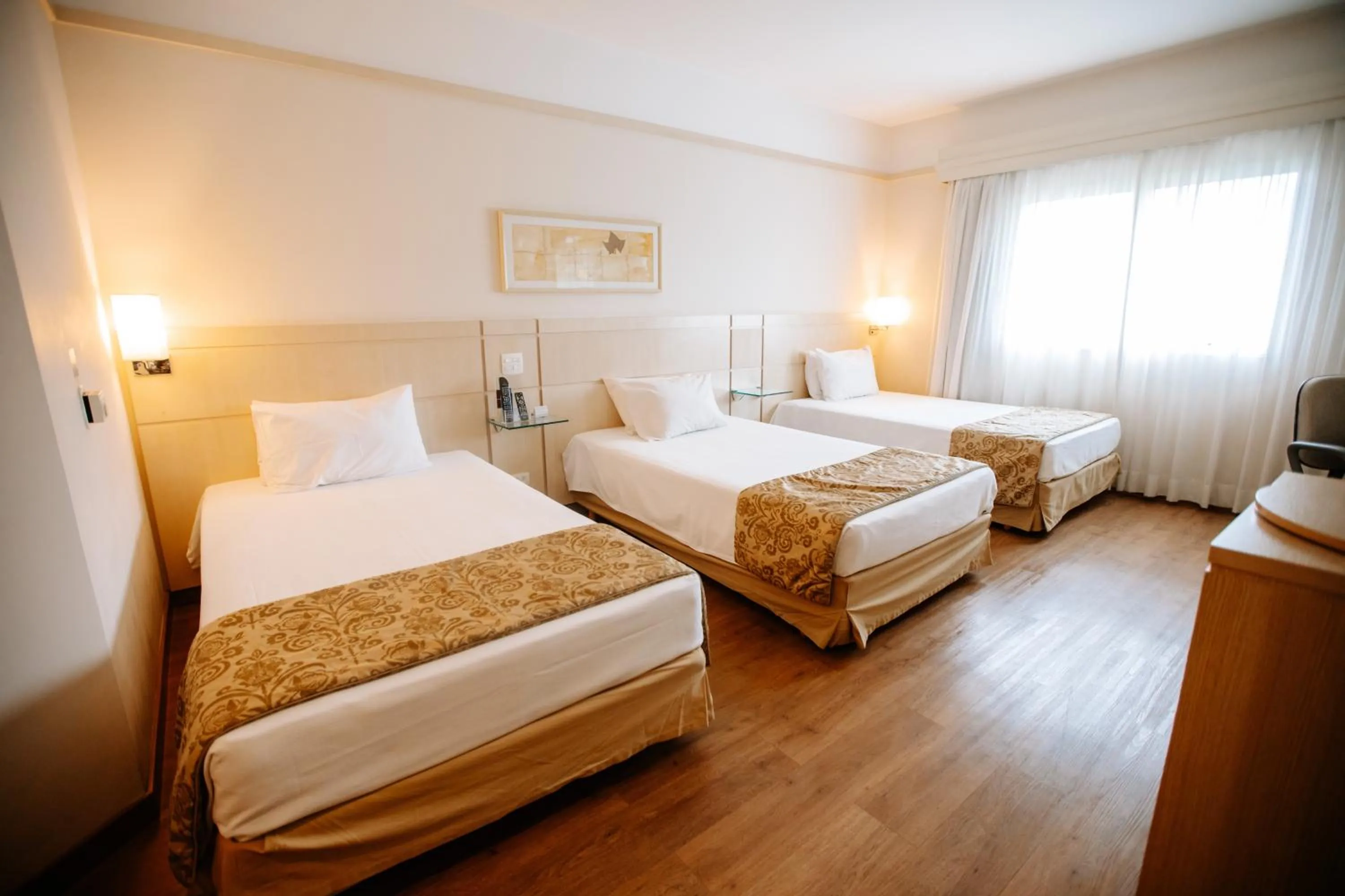 Photo of the whole room, Bed in Comfort Suites Londrina