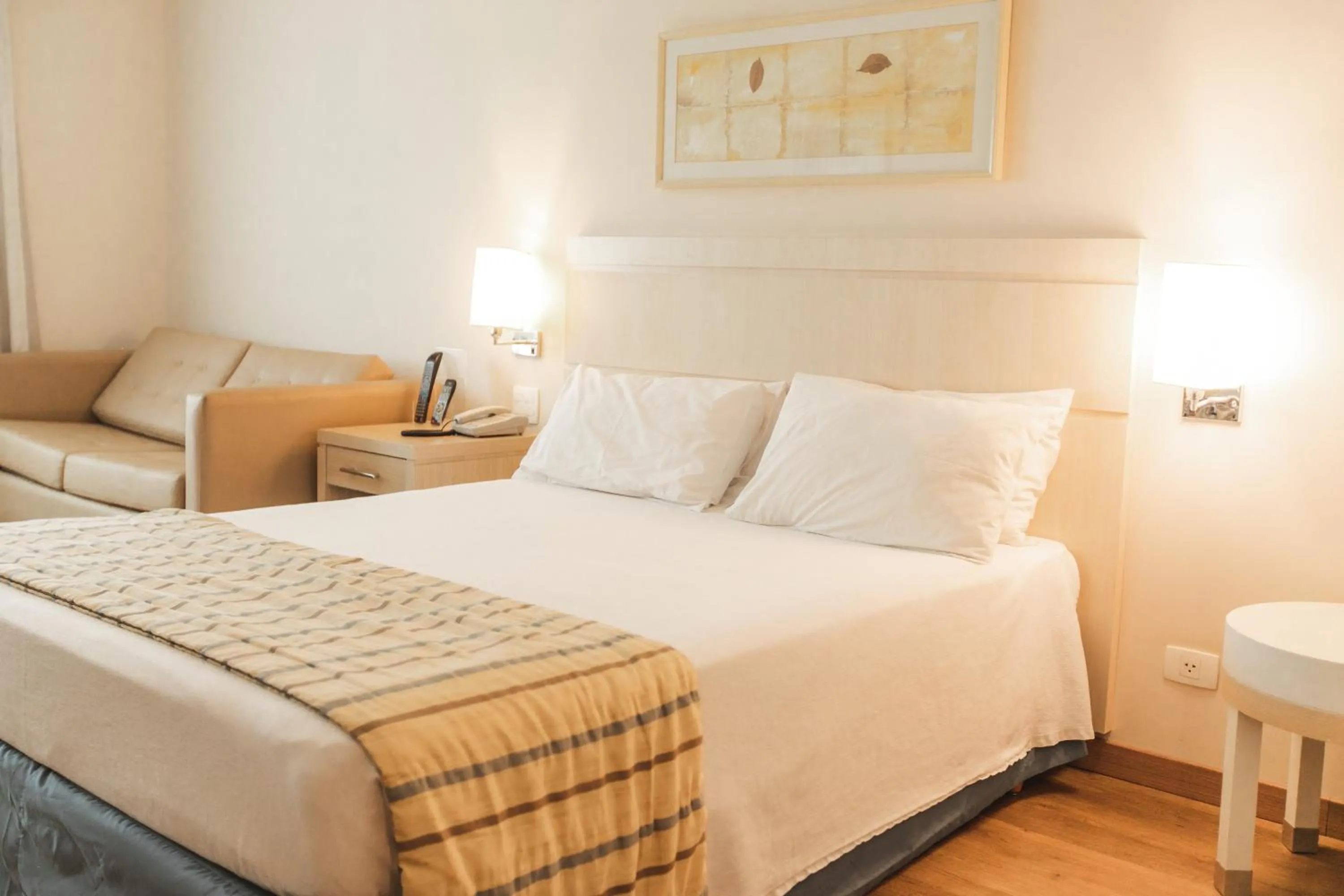 Bedroom, Bed in Comfort Suites Londrina