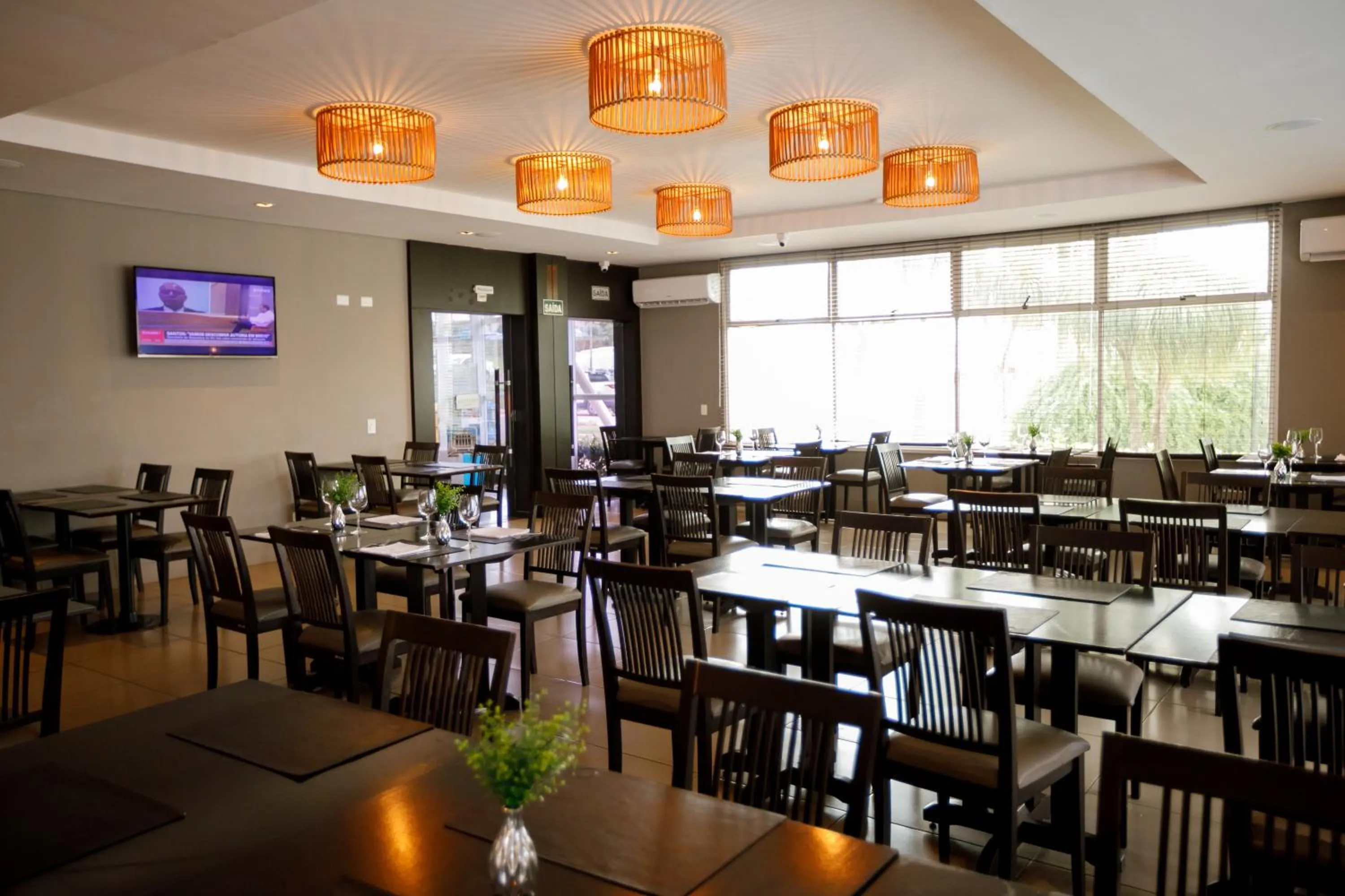 Restaurant/places to eat in Comfort Suites Londrina