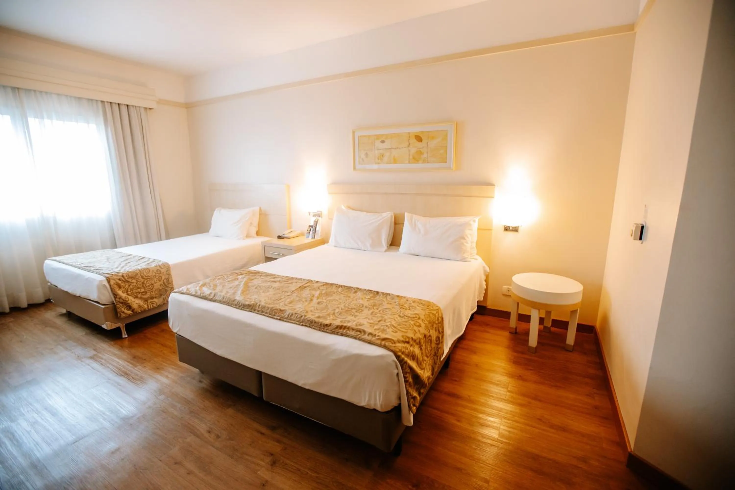 Photo of the whole room, Bed in Comfort Suites Londrina