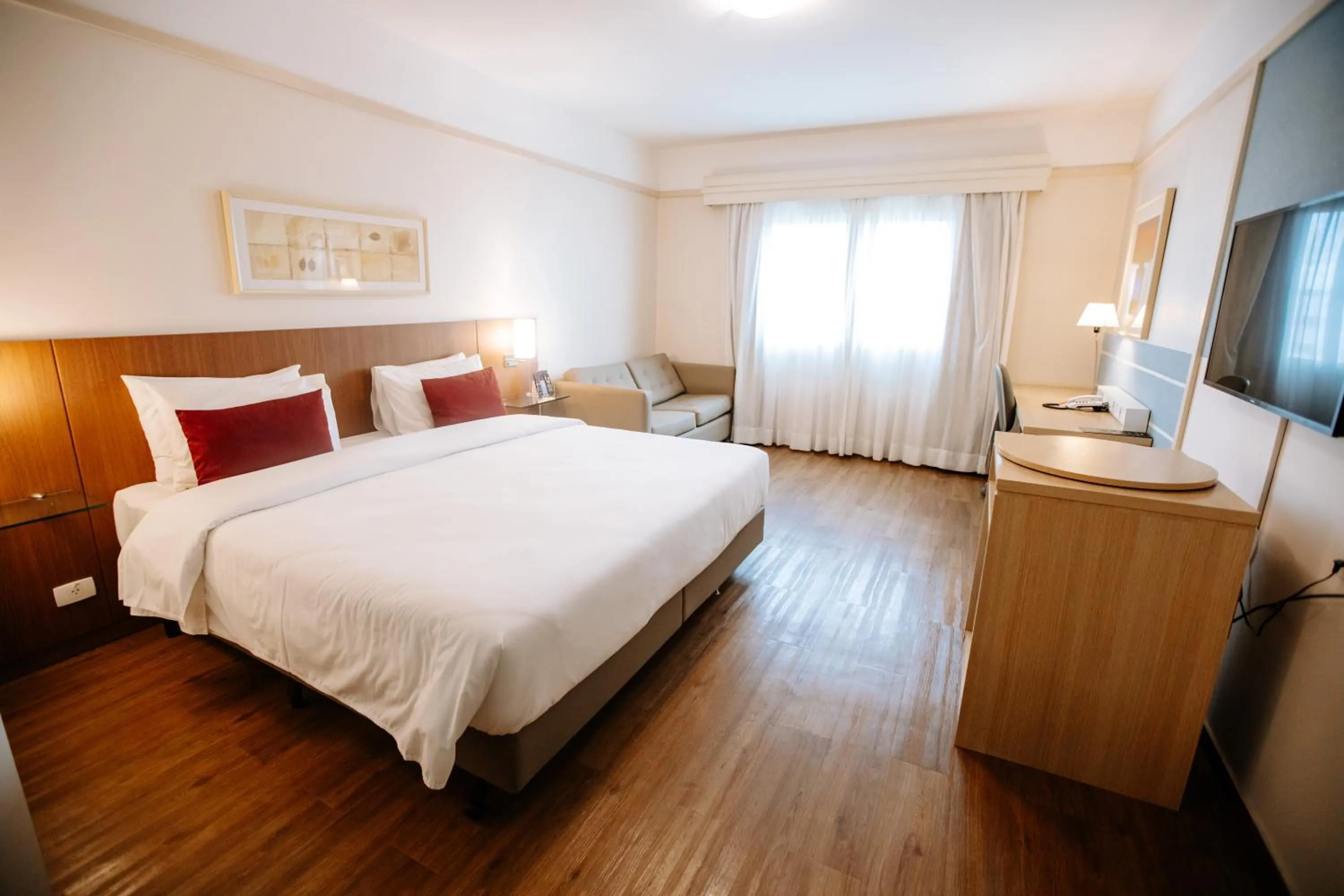 Photo of the whole room, Bed in Comfort Suites Londrina