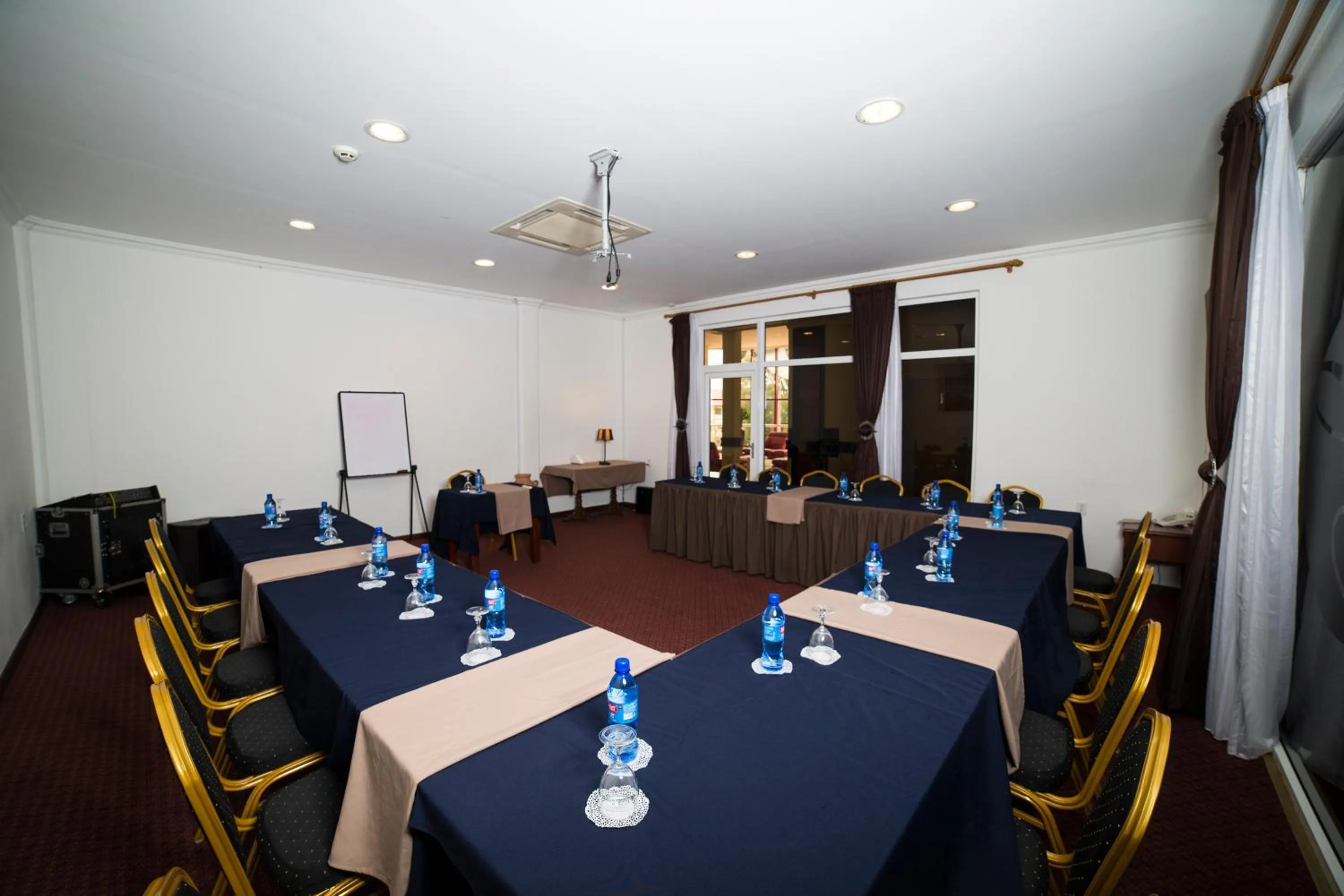 Meeting/conference room in Hotel Elegance NV