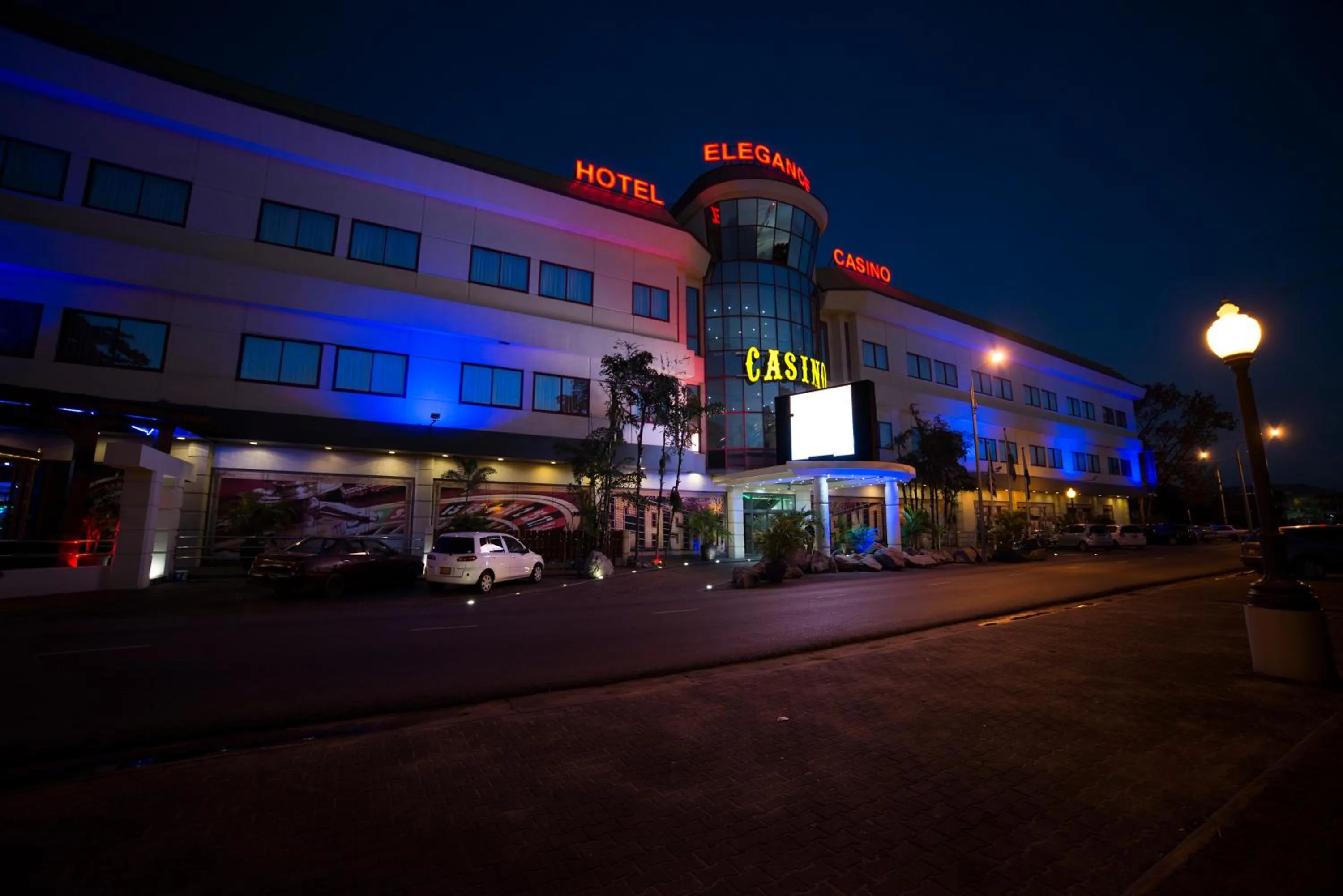 Facade/entrance in Hotel Elegance NV