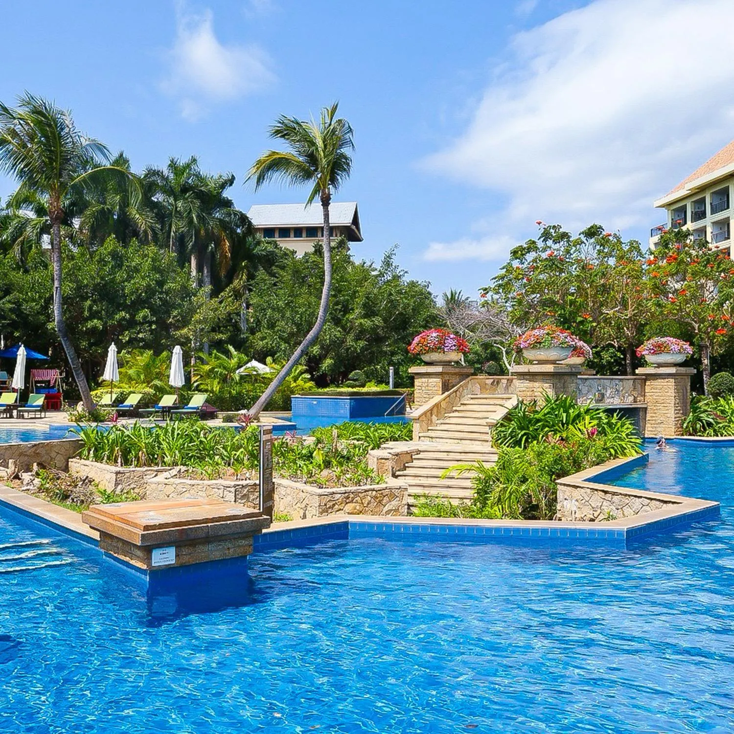 Swimming pool in Sanya Marriott Yalong Bay Resort & Spa