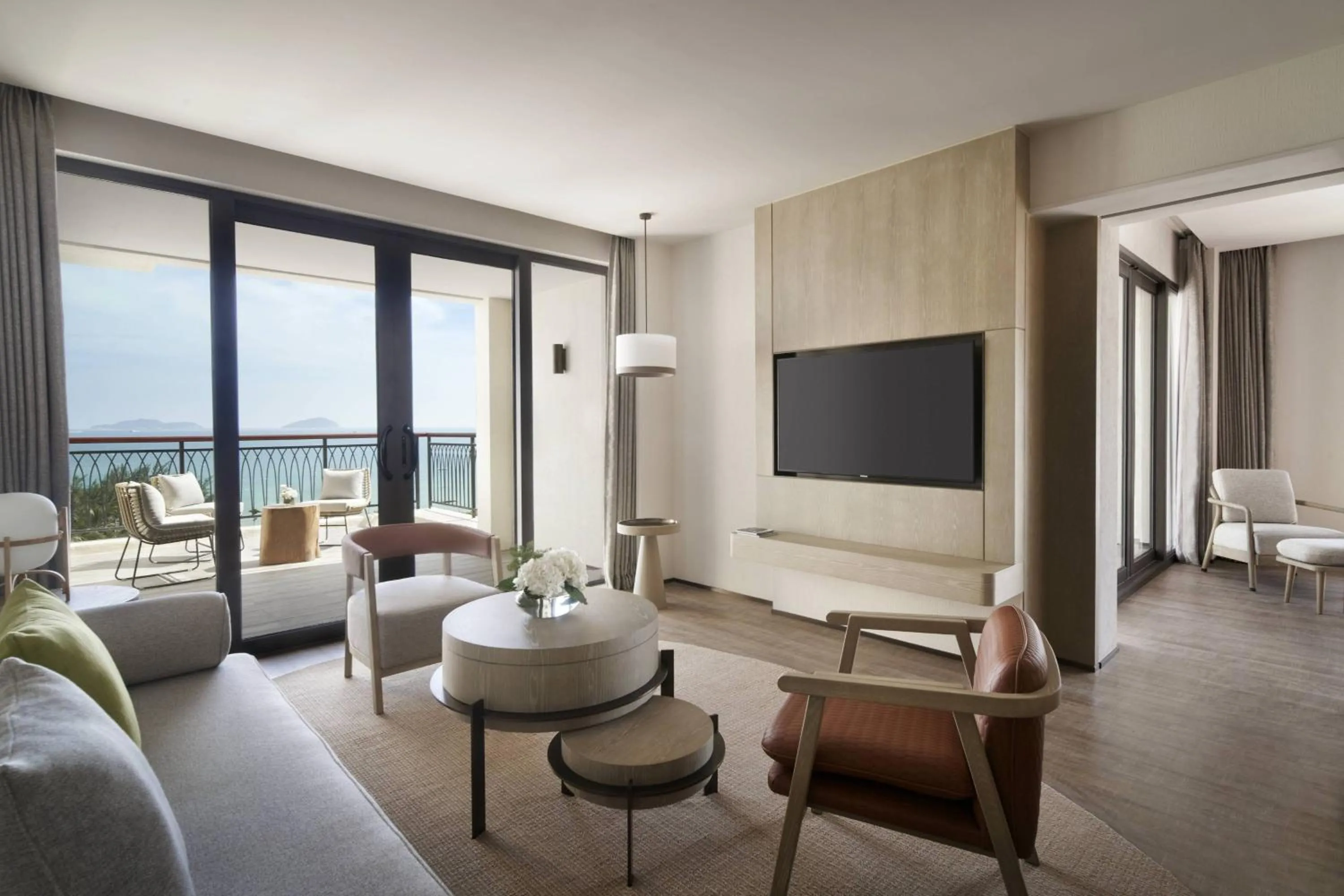 Living room, Bed in Sanya Marriott Yalong Bay Resort & Spa