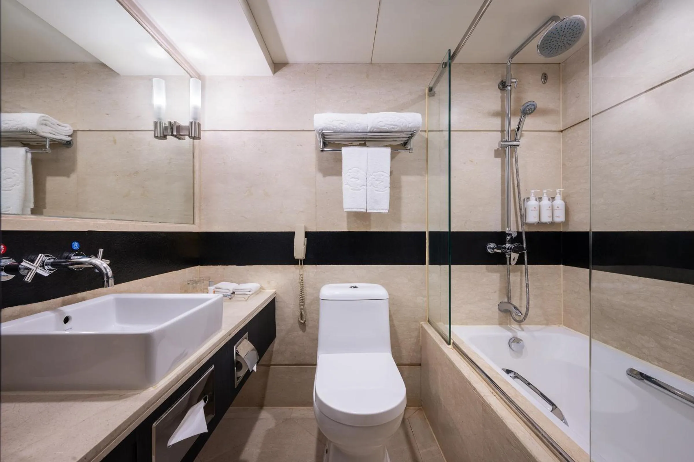 Bathroom in Sunworld Hotel Wangfujing