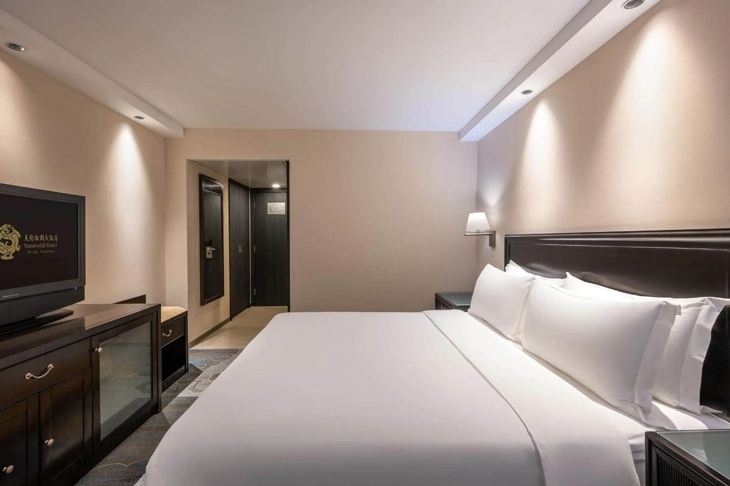 Photo of the whole room, Bed in Sunworld Hotel Wangfujing