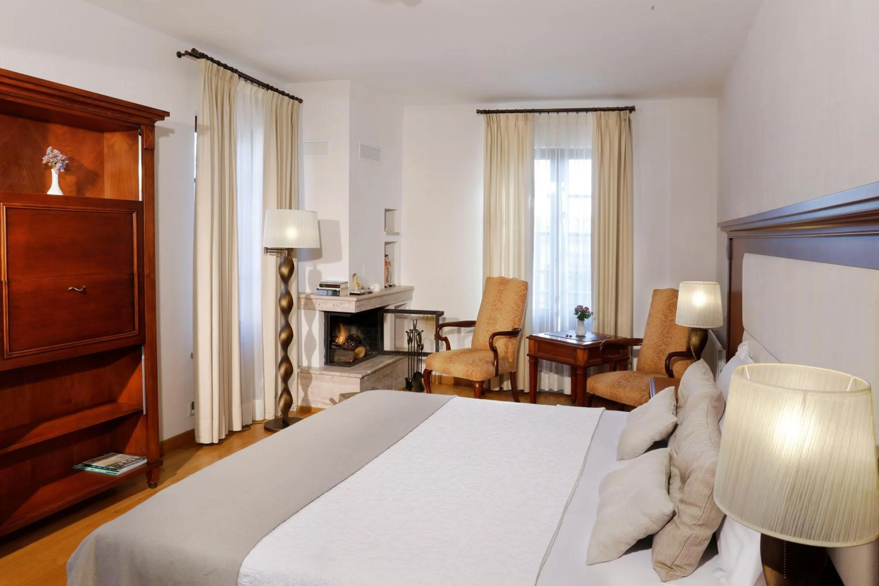 Bed in YundAntik Cunda Konaklari