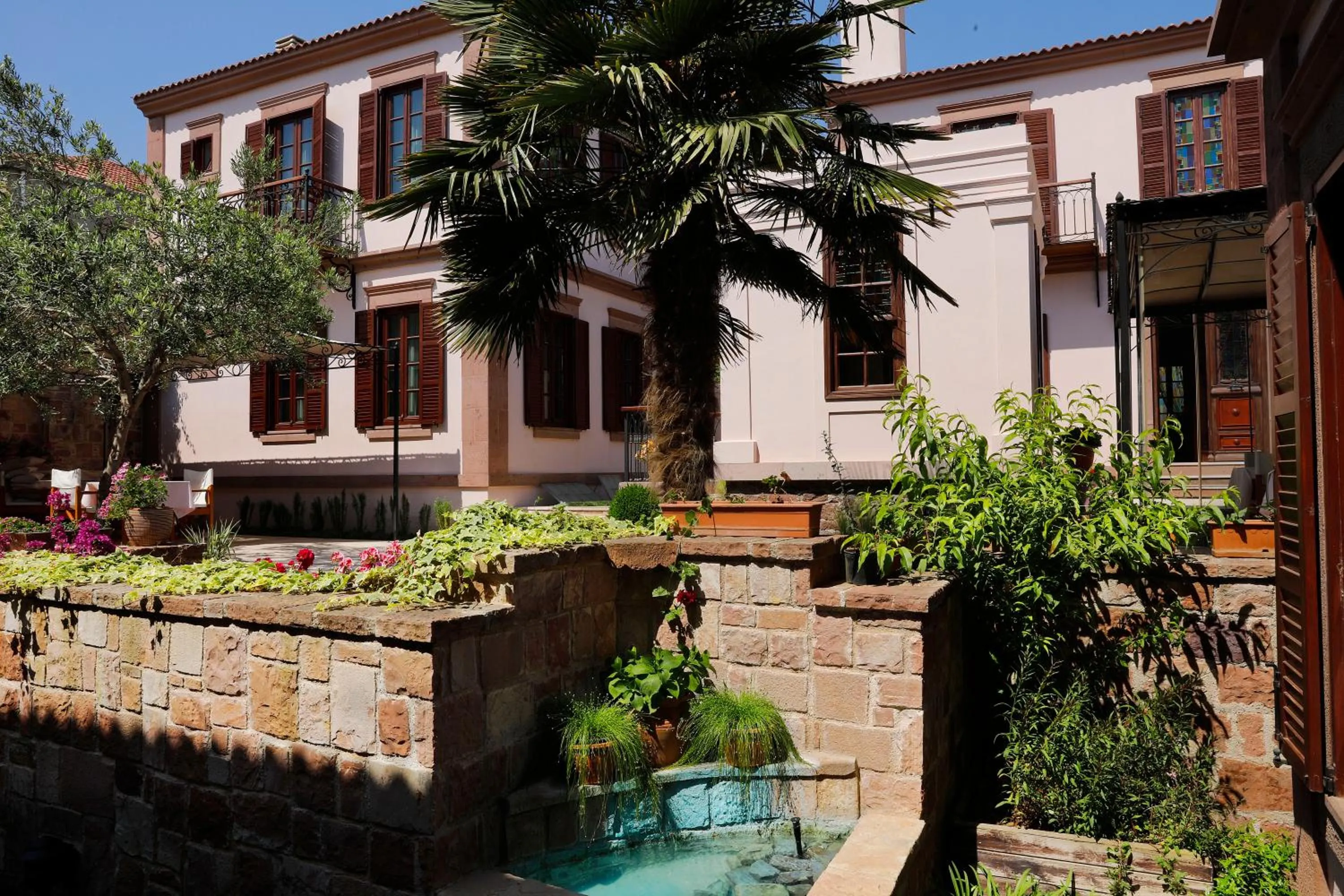 Property building in YundAntik Cunda Konaklari