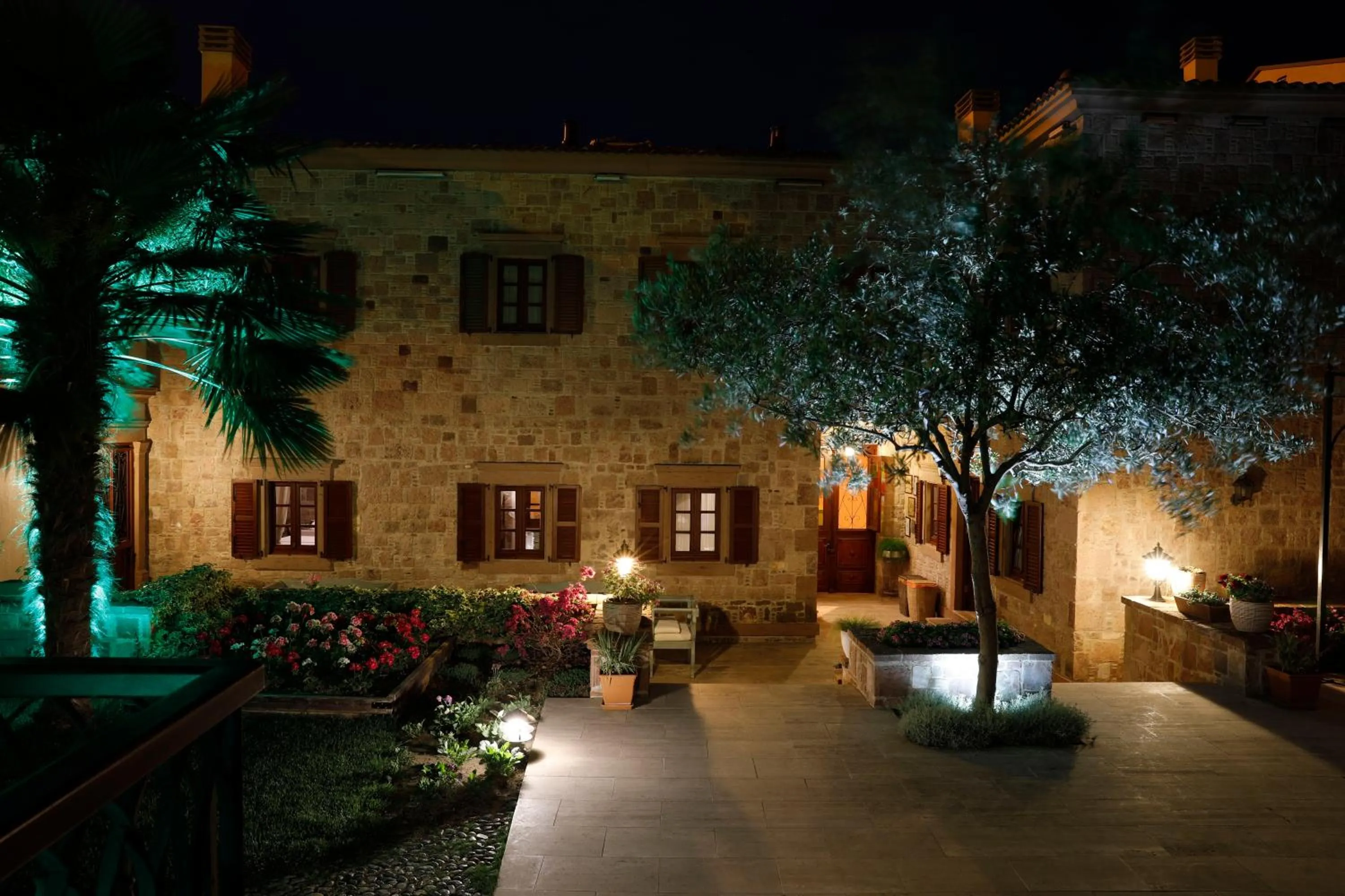 Property building in YundAntik Cunda Konaklari