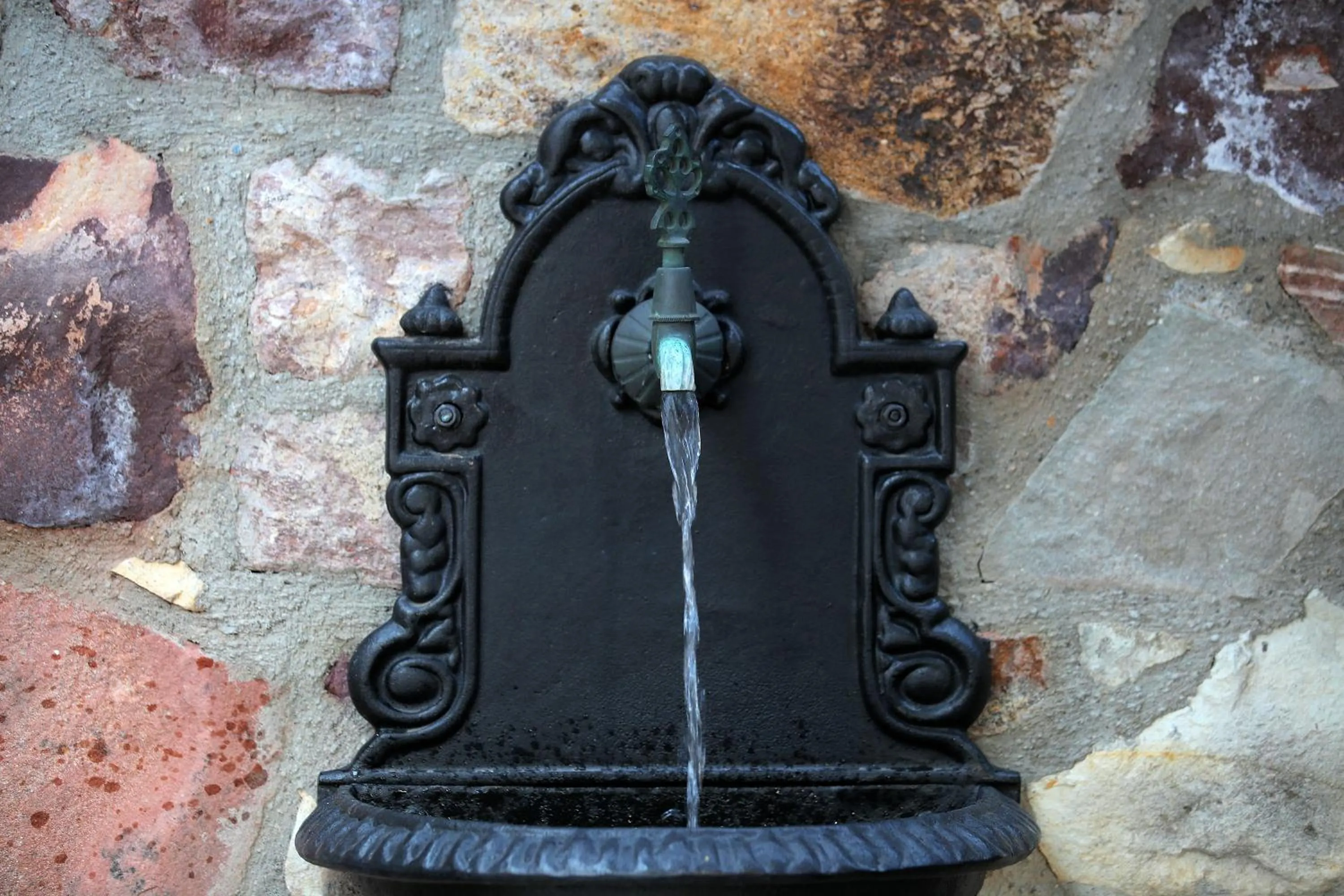 Garden in YundAntik Cunda Konaklari