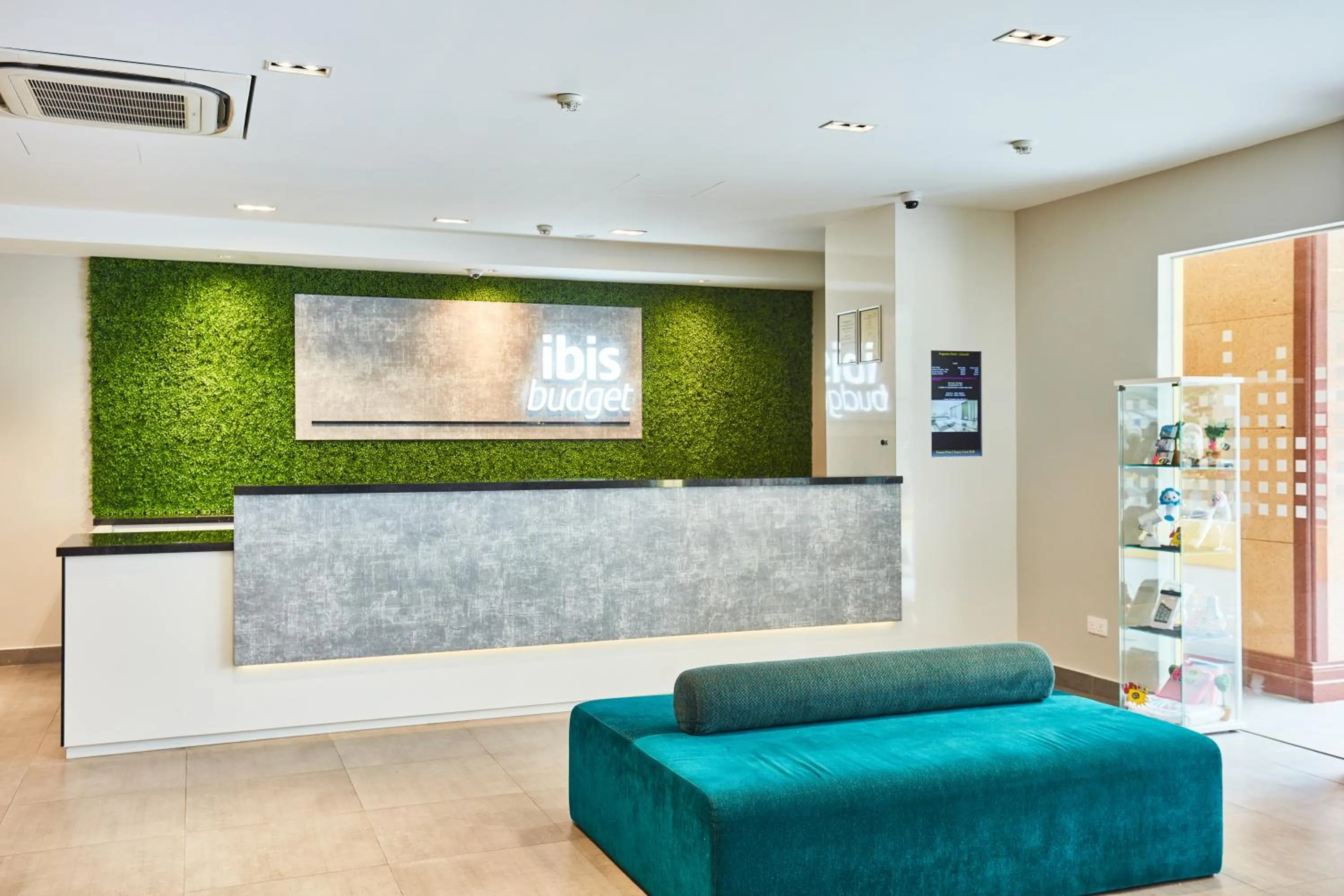 Lobby or reception in ibis budget Singapore Emerald