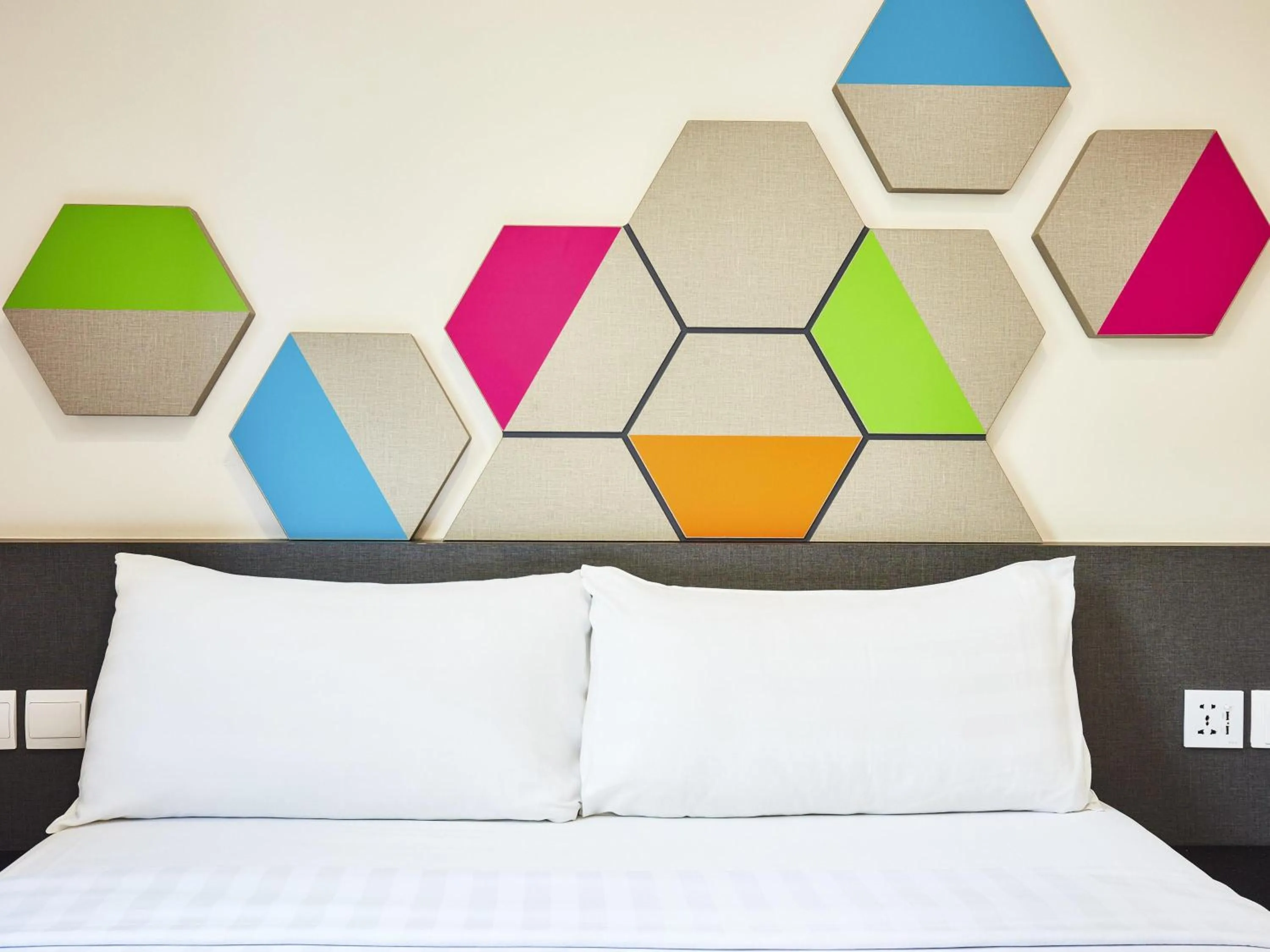 Bedroom, Bed in ibis budget Singapore Emerald