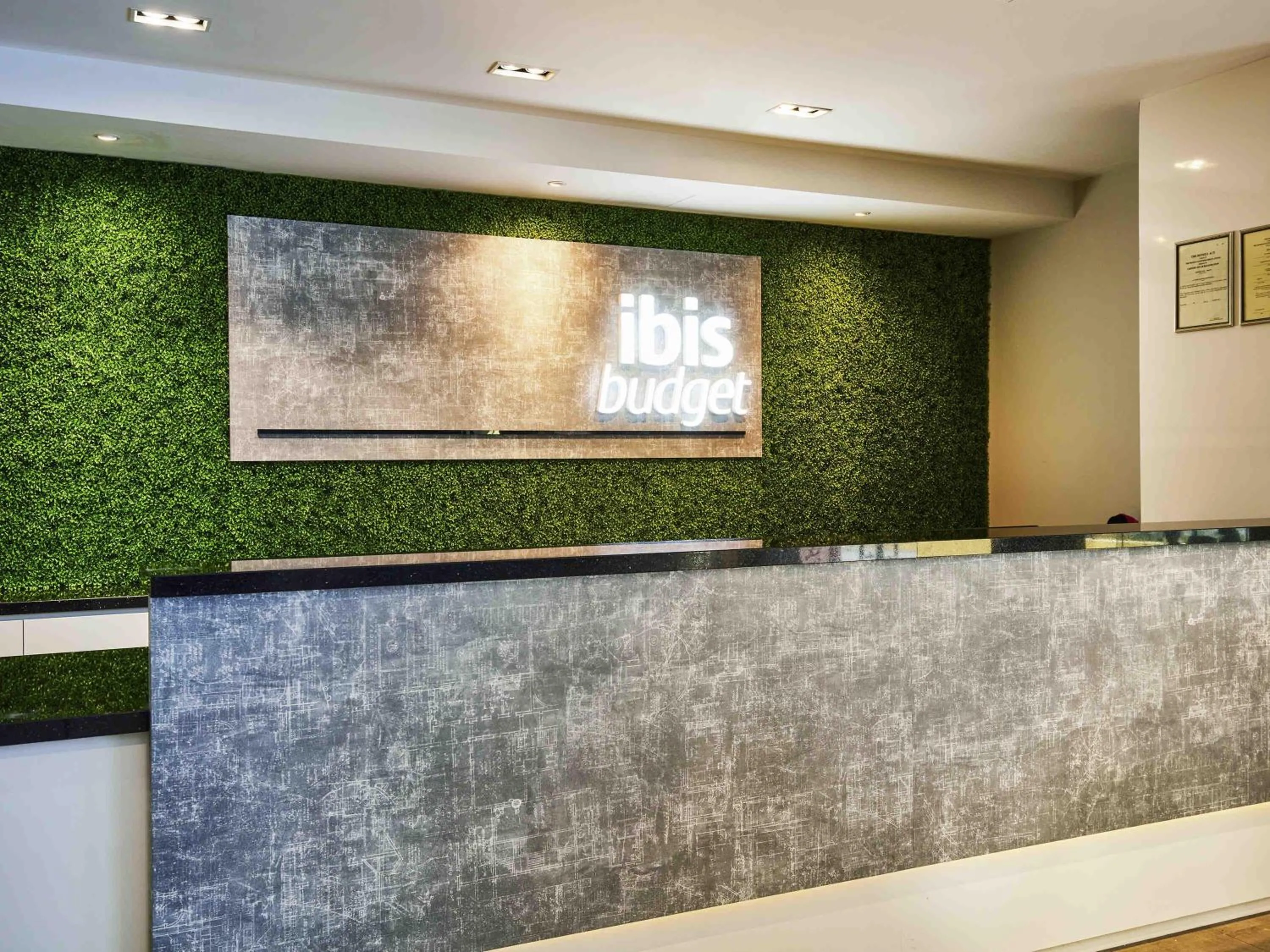 Property building in ibis budget Singapore Emerald