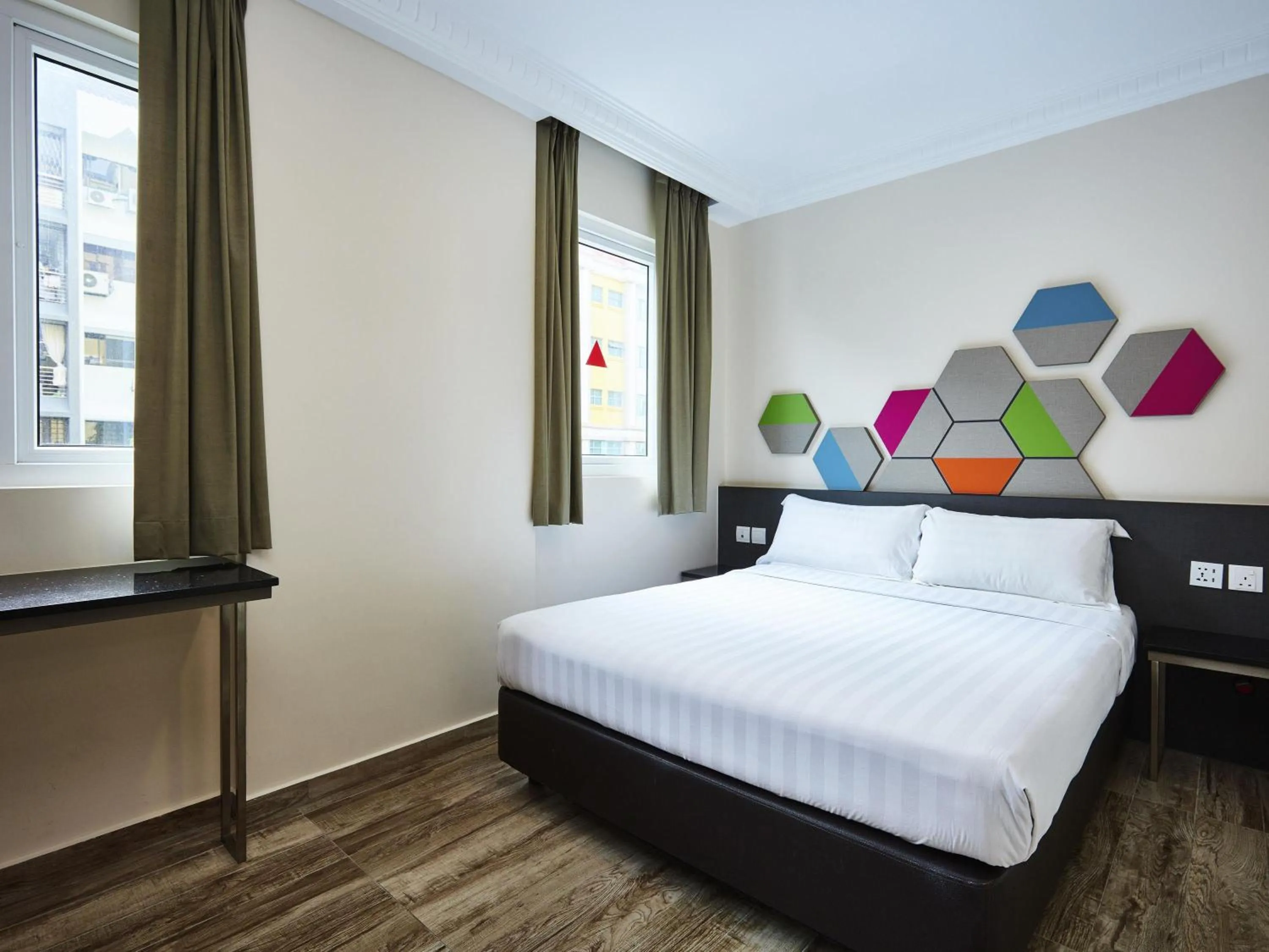 Bedroom, Bed in ibis budget Singapore Emerald