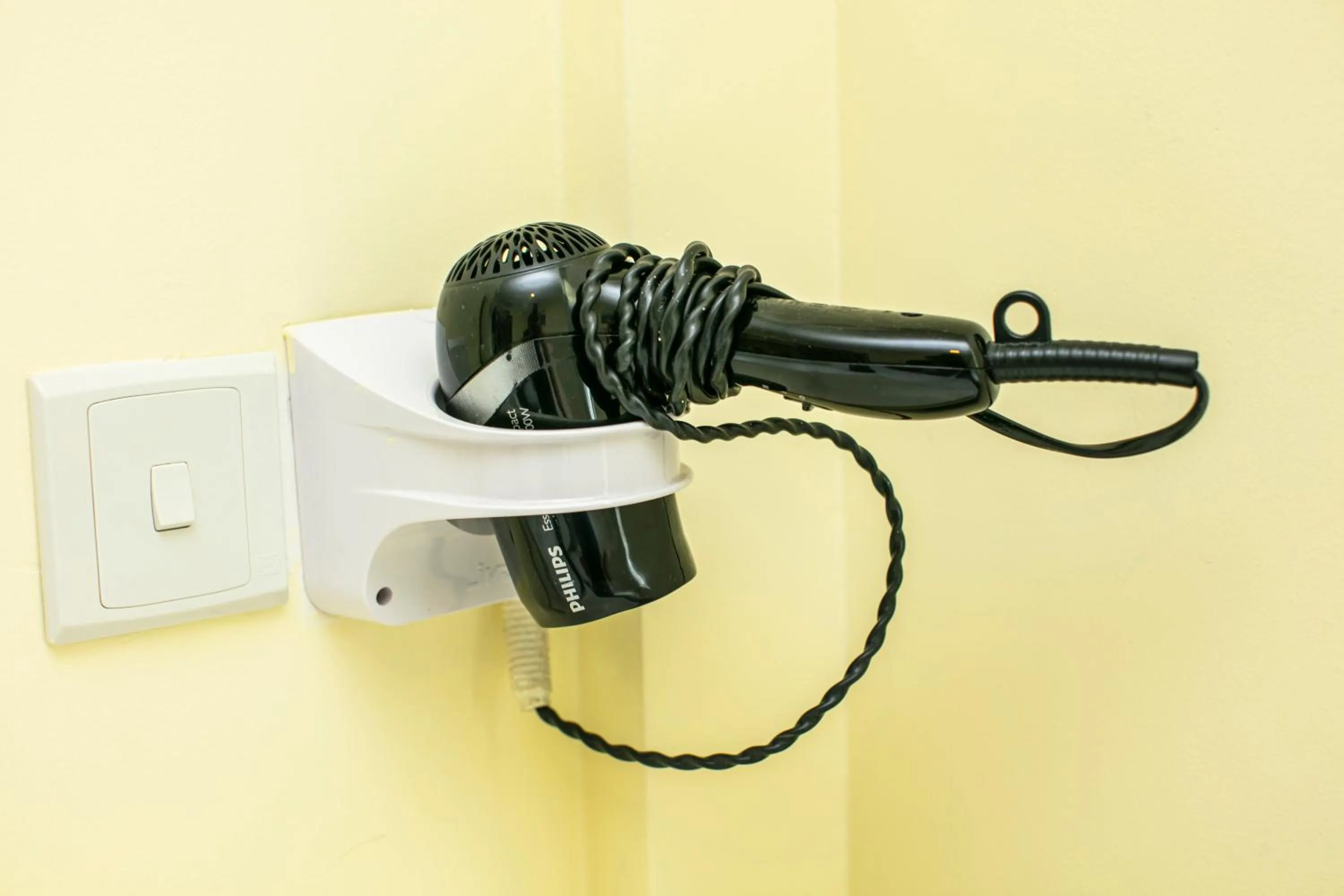 hair dryier in ibis budget Singapore Emerald