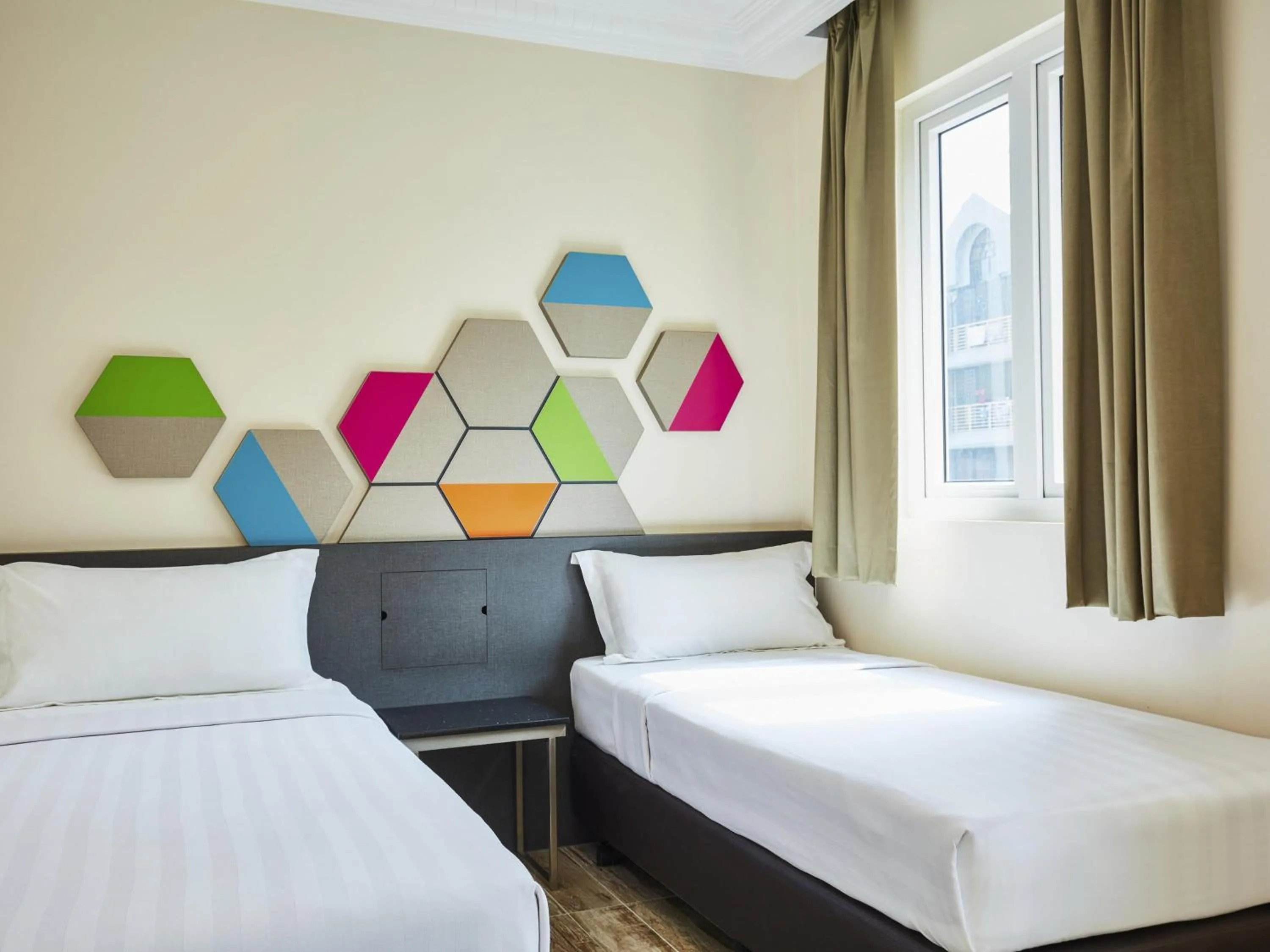 Bedroom, Bed in ibis budget Singapore Emerald