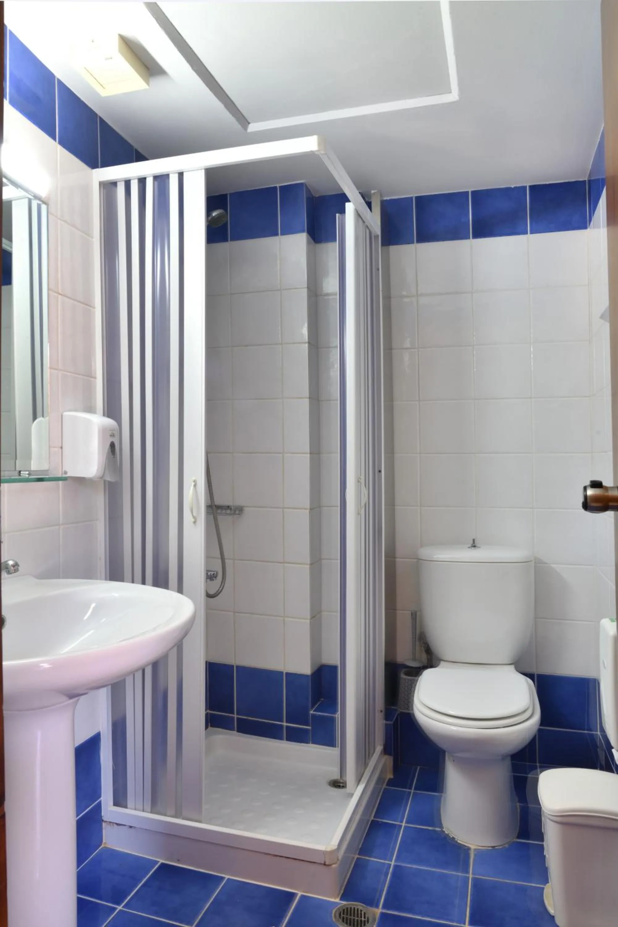 Shower in Akatos Hotel