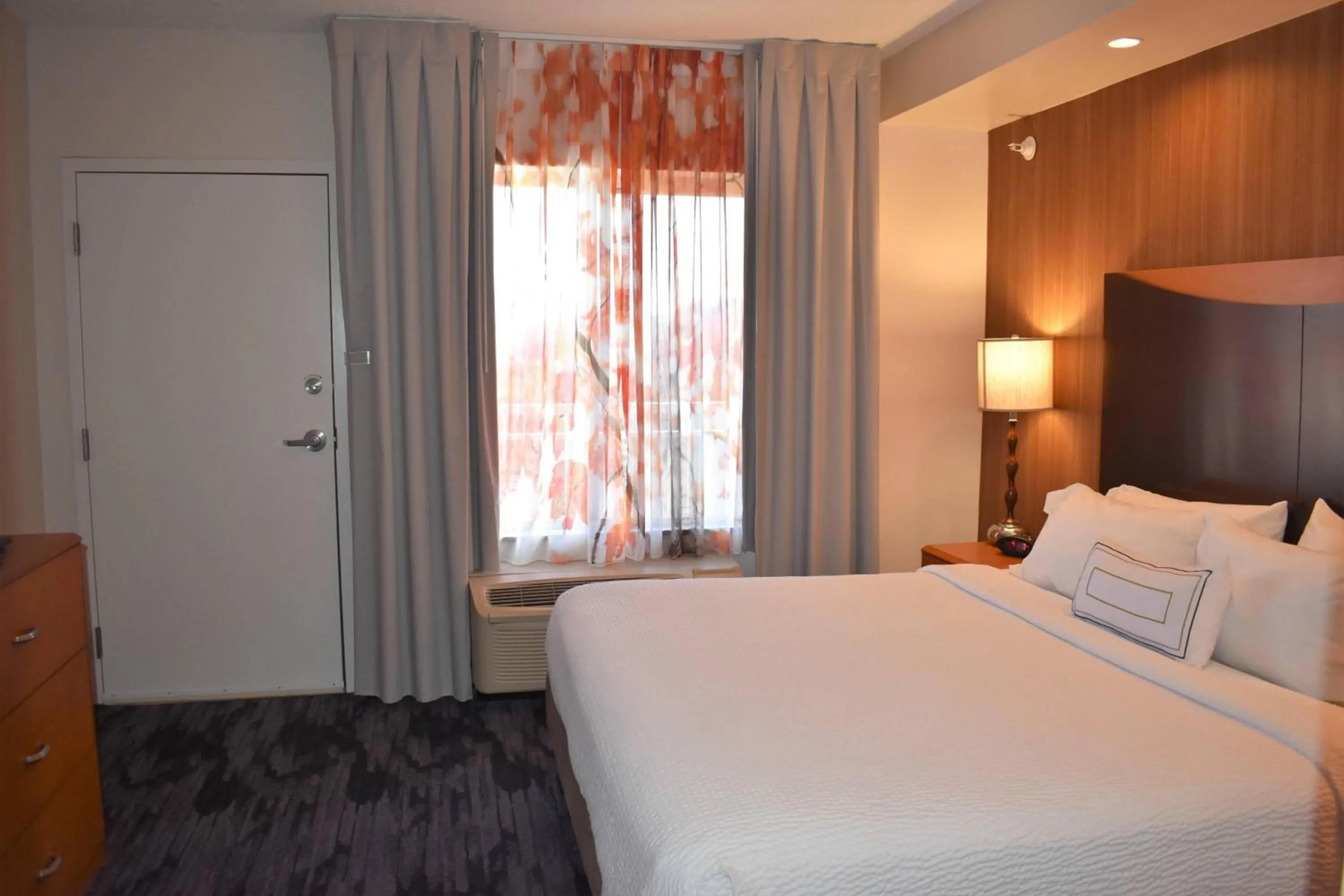 Bedroom, Bed in Fairfield Inn and Suites by Marriott Strasburg Shenandoah Valley