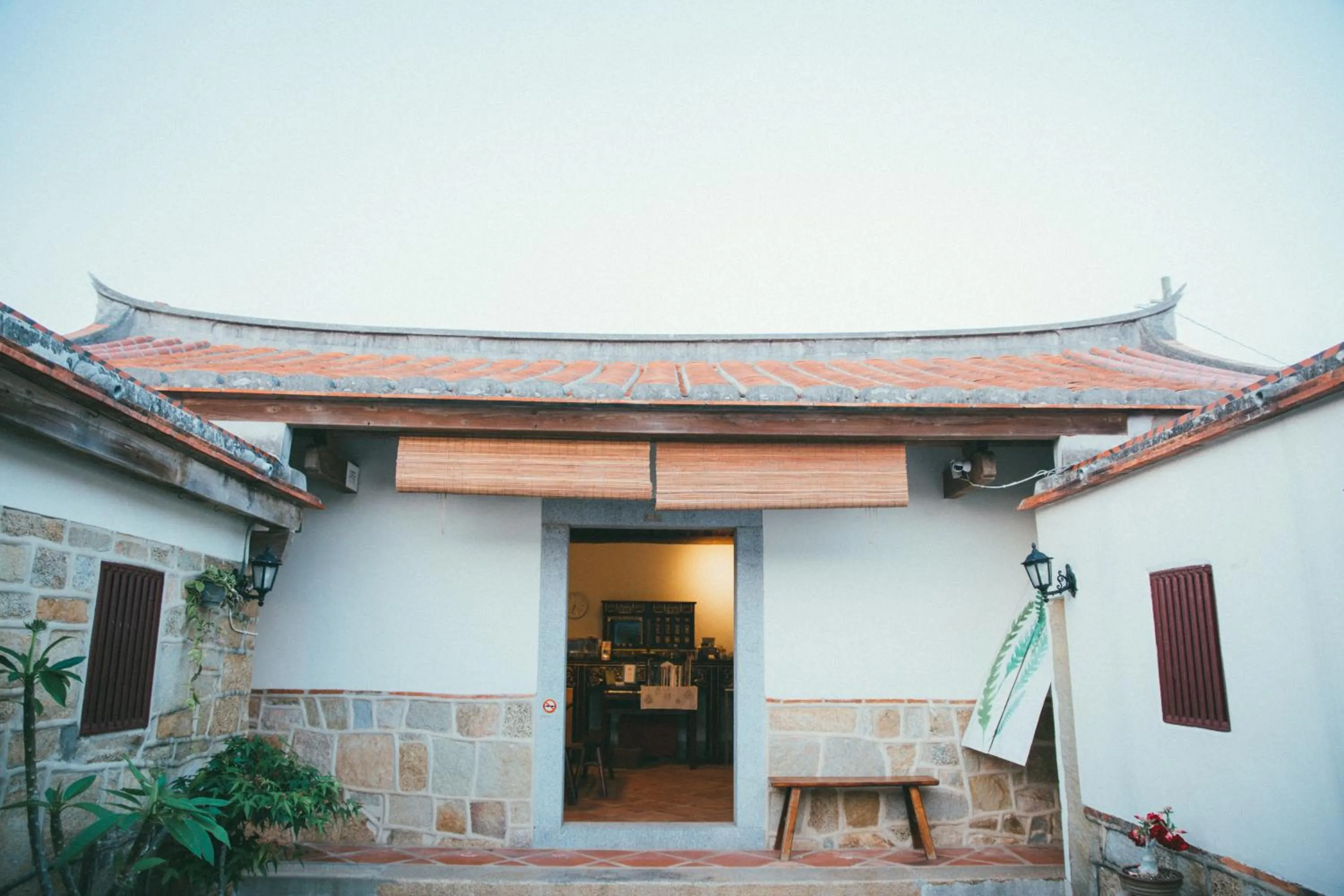 Facade/entrance in Live Guest House
