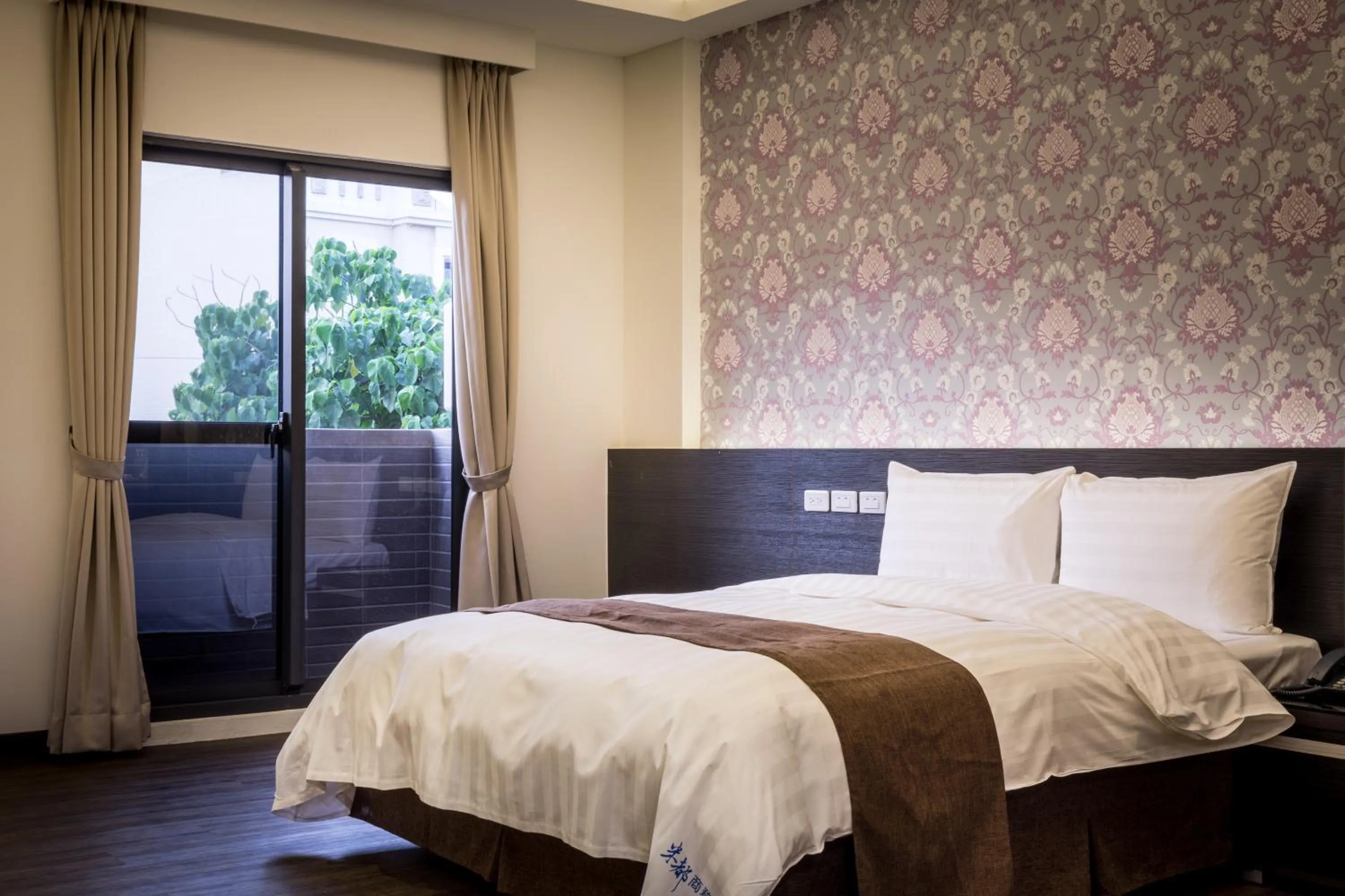 Bed in Midu Business Hotel