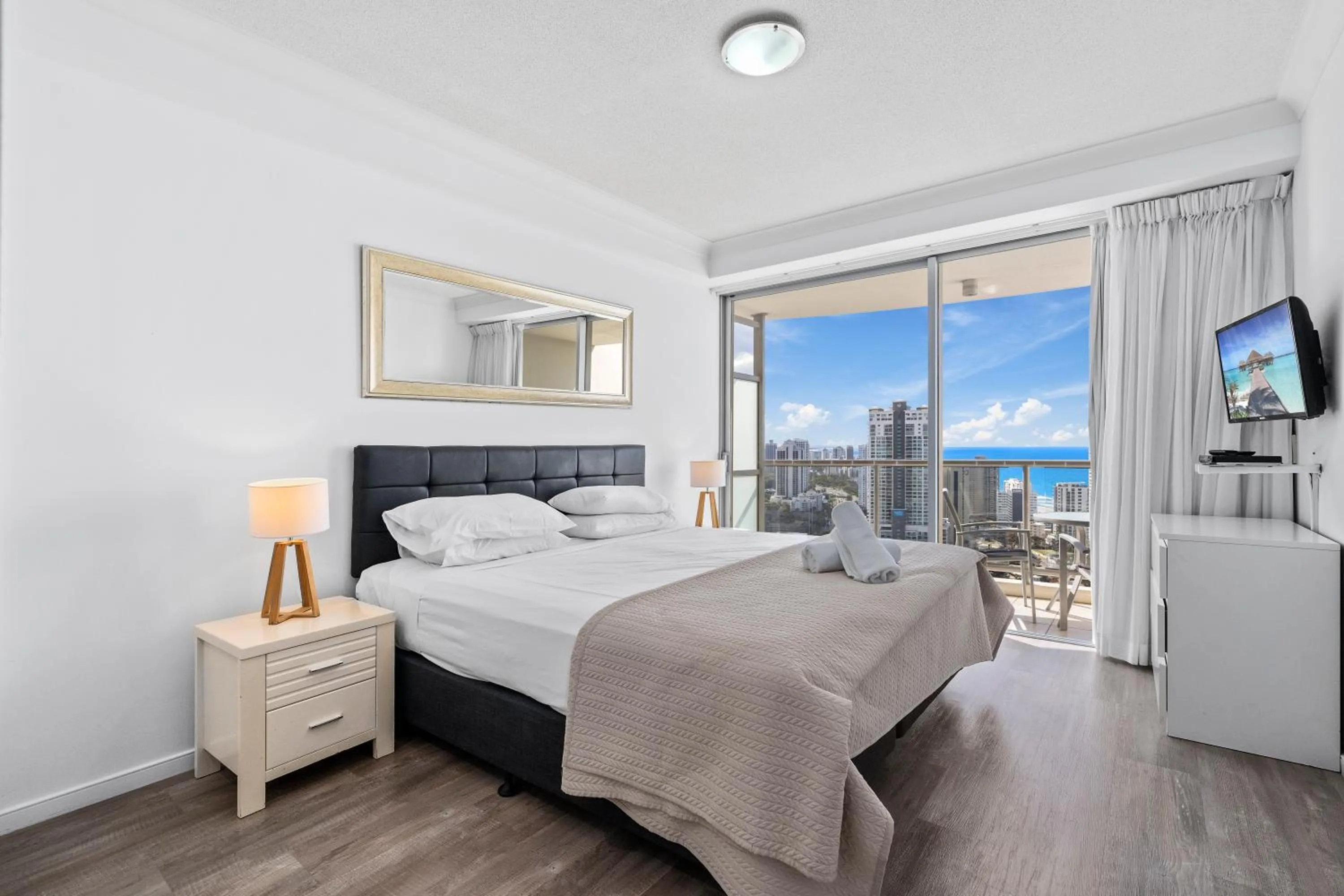 Bed in Chevron Renaissance - Private Apartments - Hosted by Coastal Letting Co.