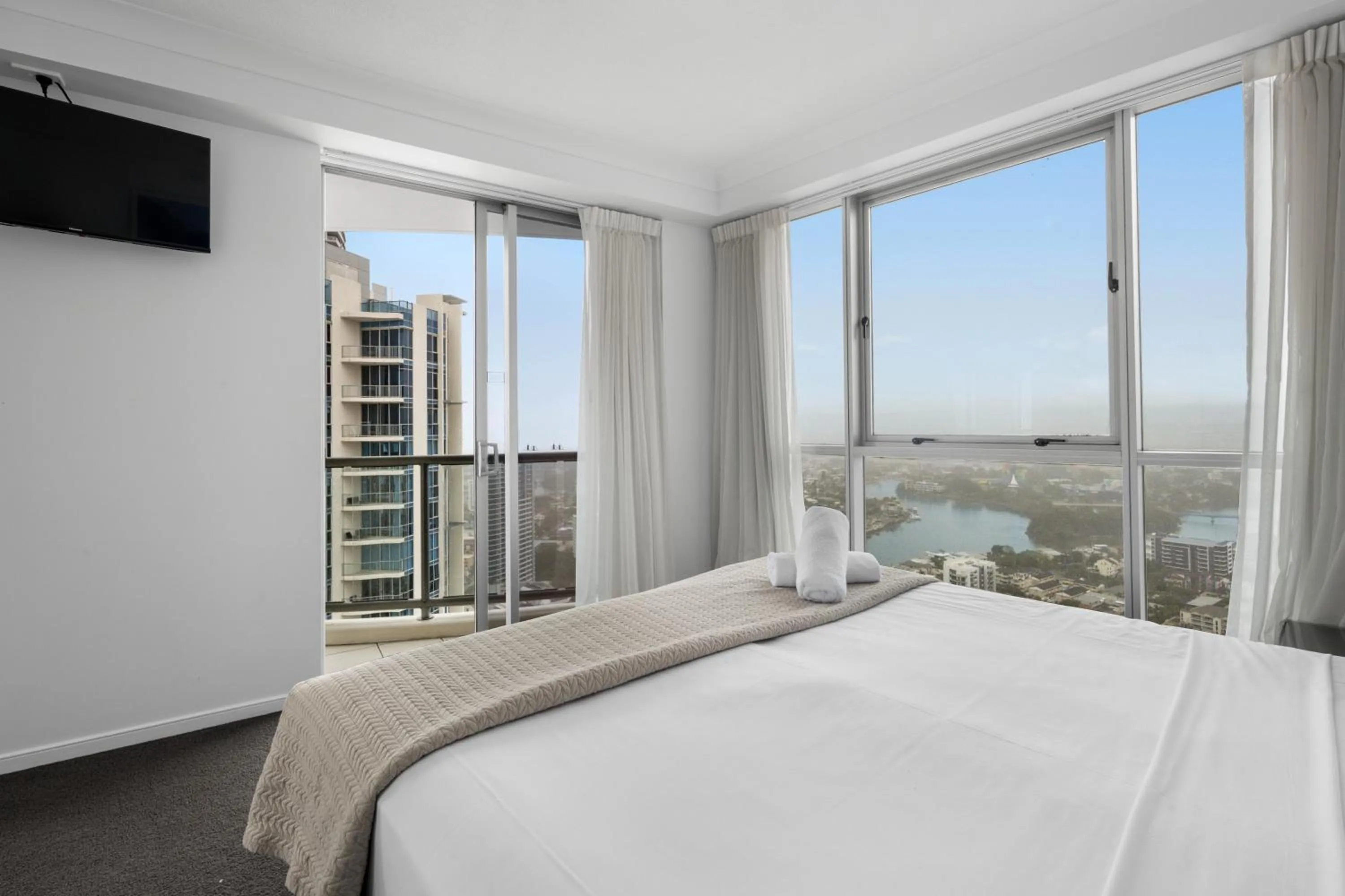 Bed in Chevron Renaissance - Private Apartments - Hosted by Coastal Letting Co.