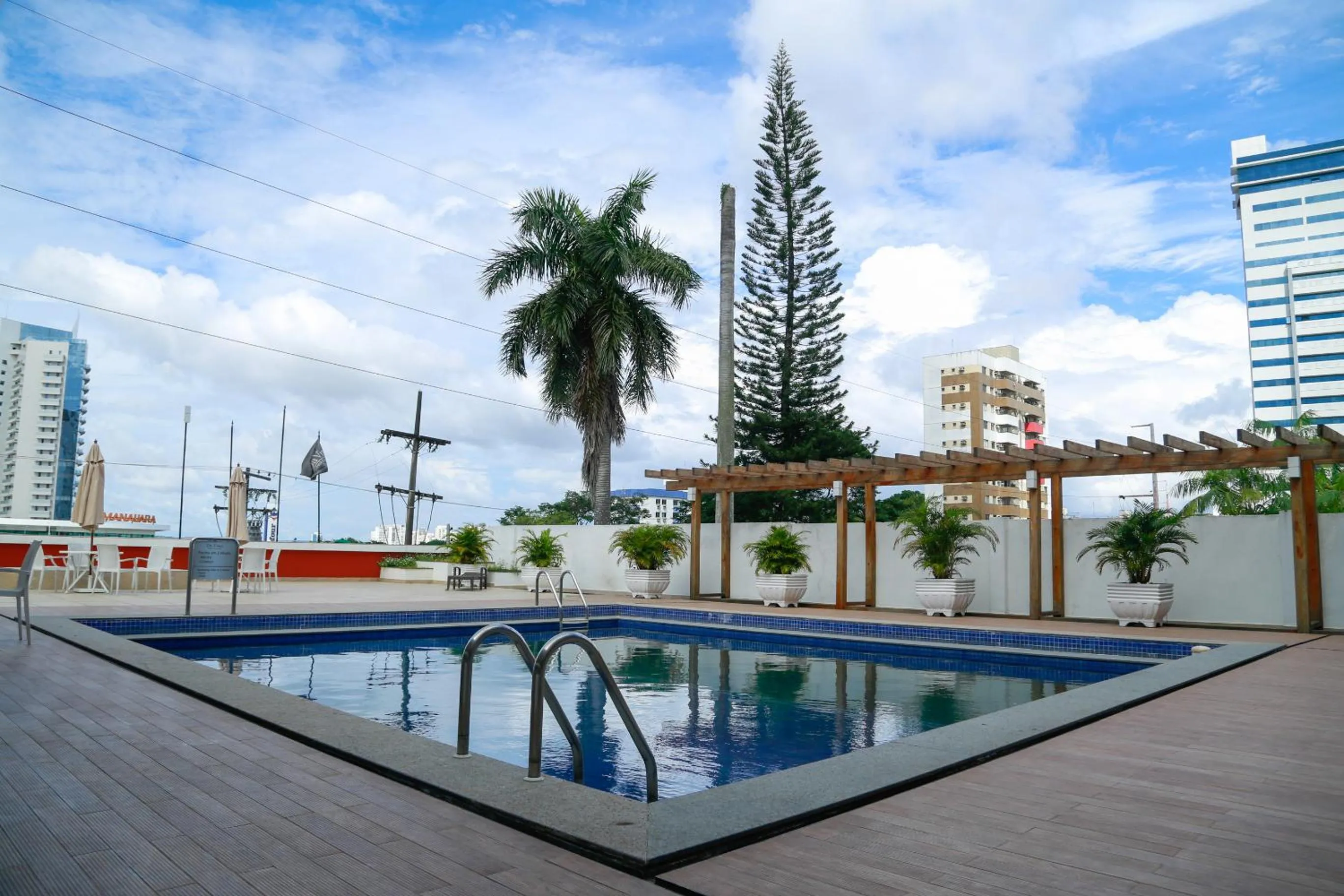 Swimming pool in Da Vinci Hotel & Conventions - by Easy Hotéis