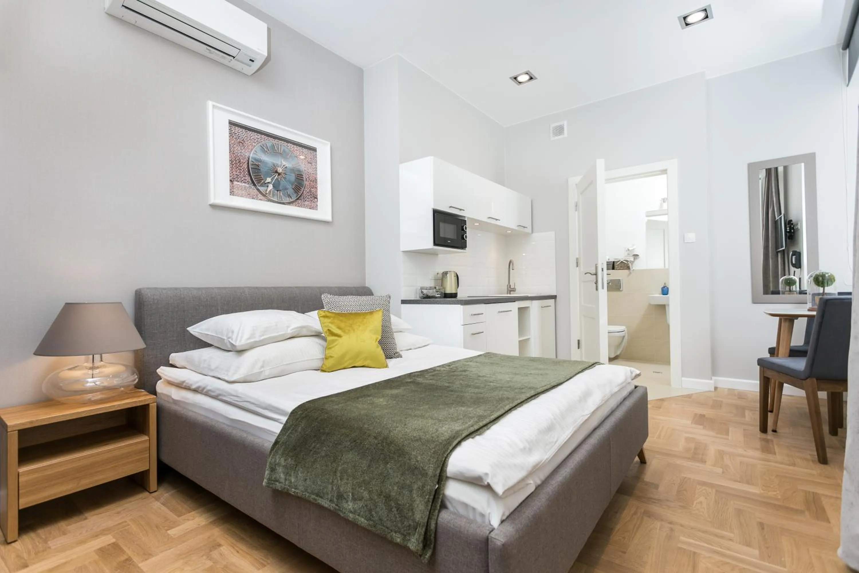 Bed in Venetian House Market Square Aparthotel