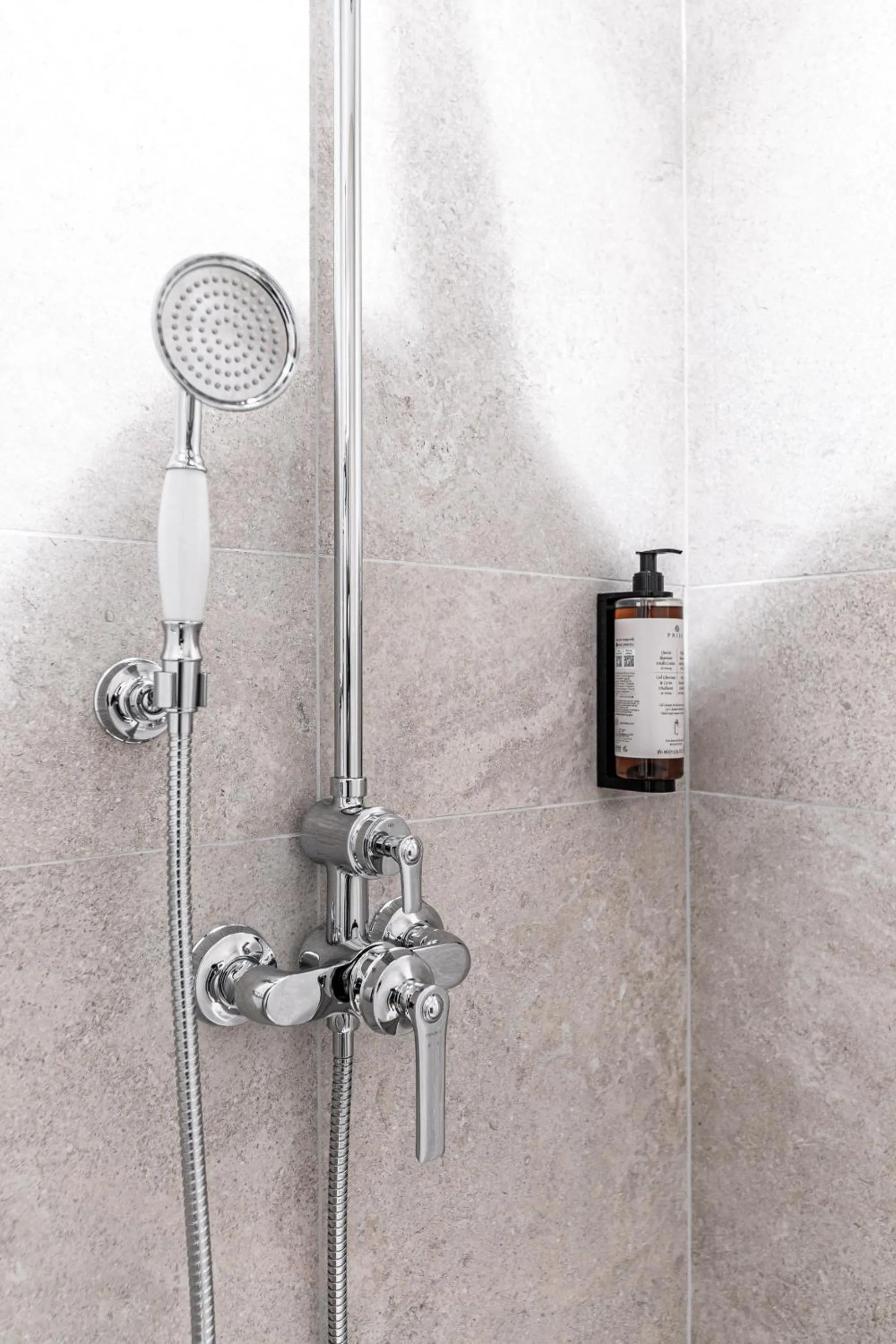 Shower in Venetian House Market Square Aparthotel