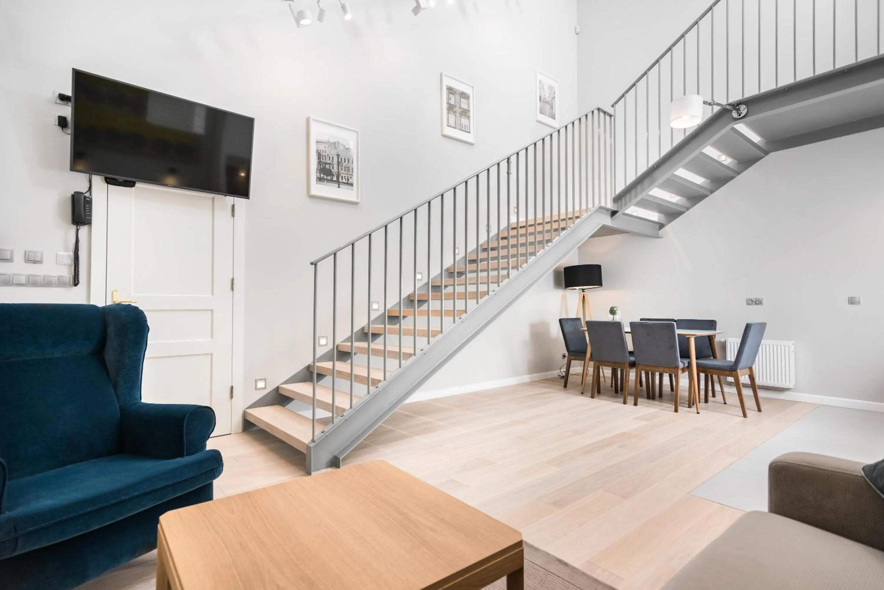 TV and multimedia in Venetian House Market Square Aparthotel