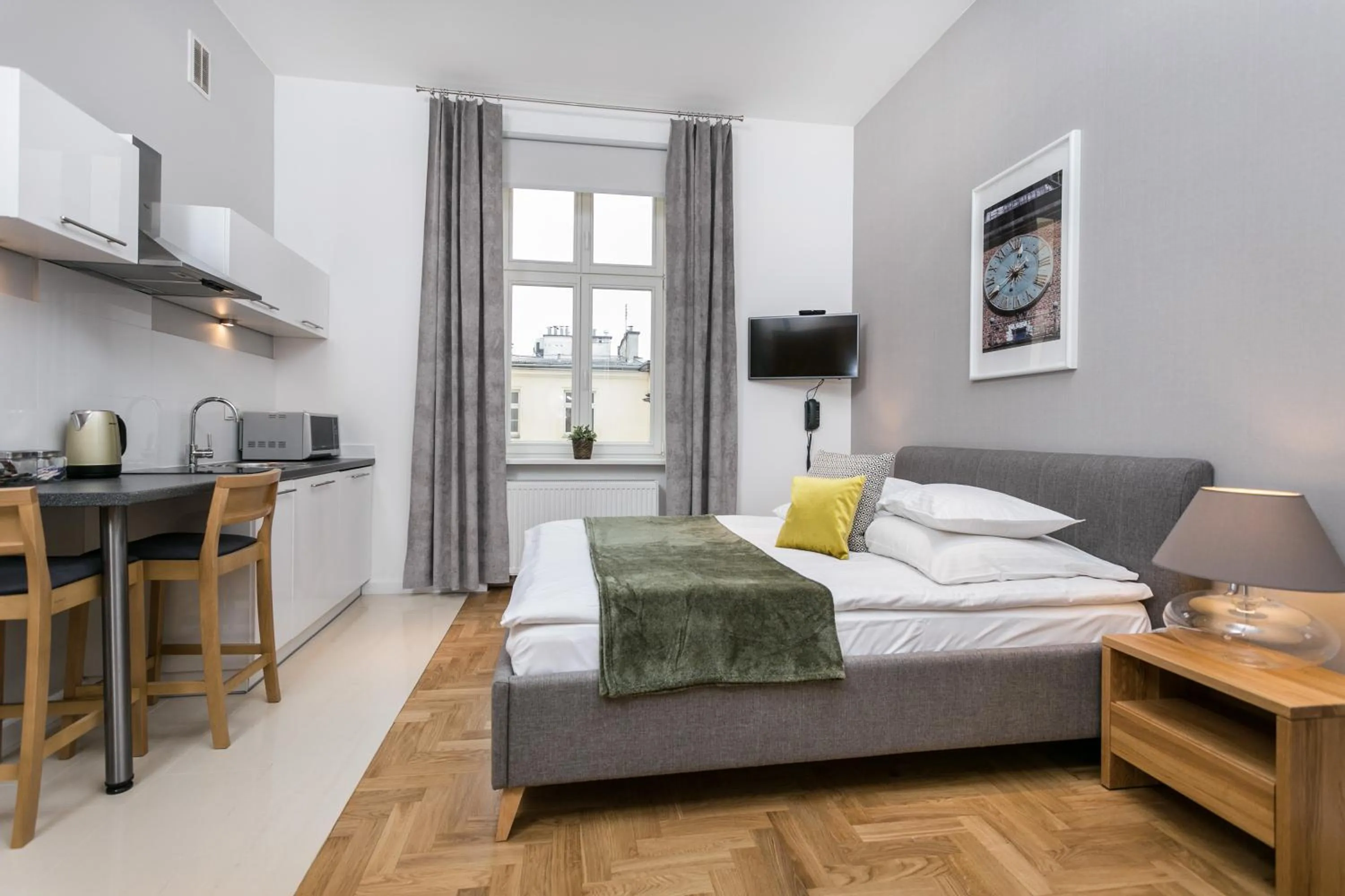 TV and multimedia in Venetian House Market Square Aparthotel