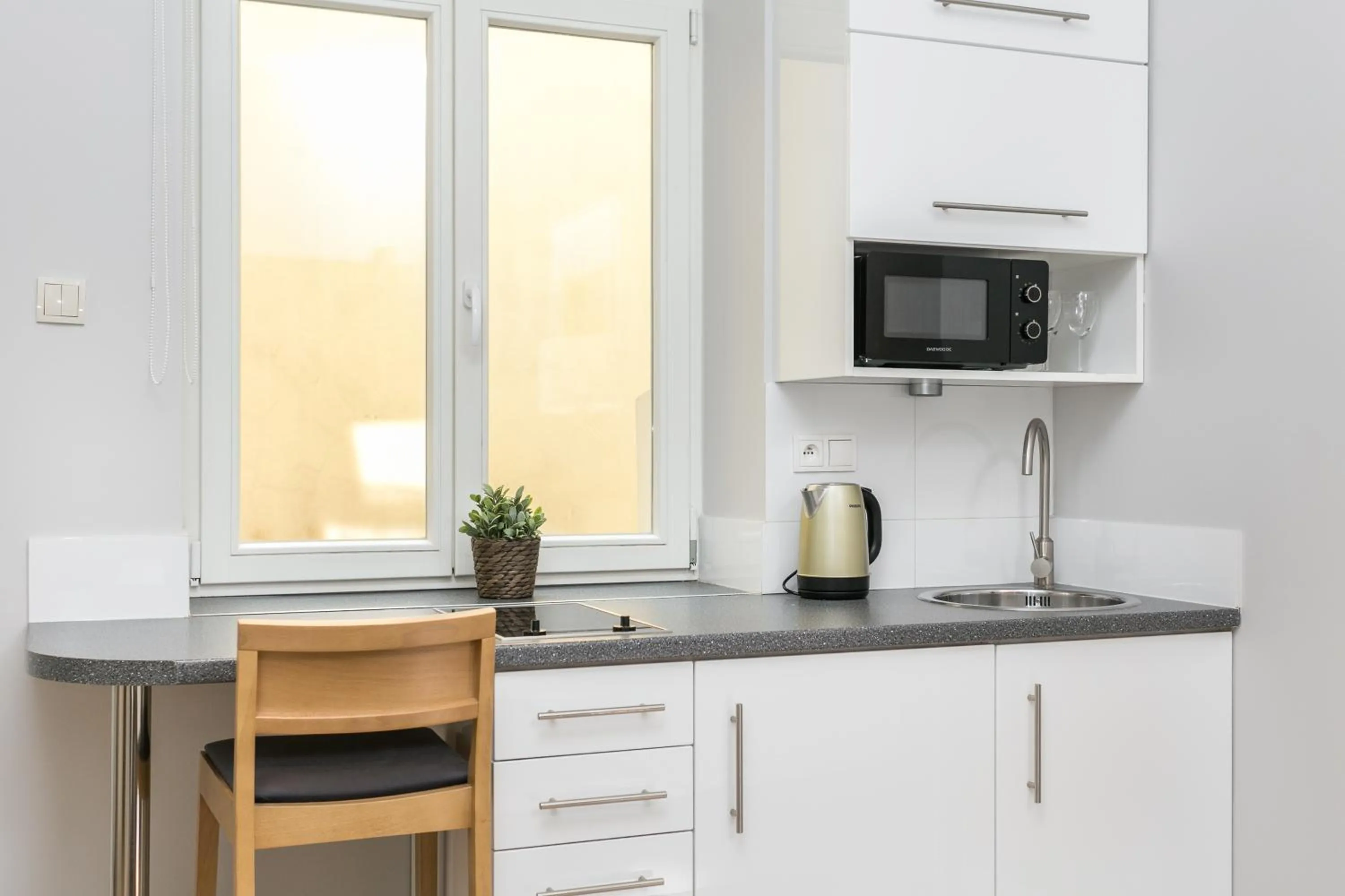 Coffee/tea facilities in Venetian House Market Square Aparthotel