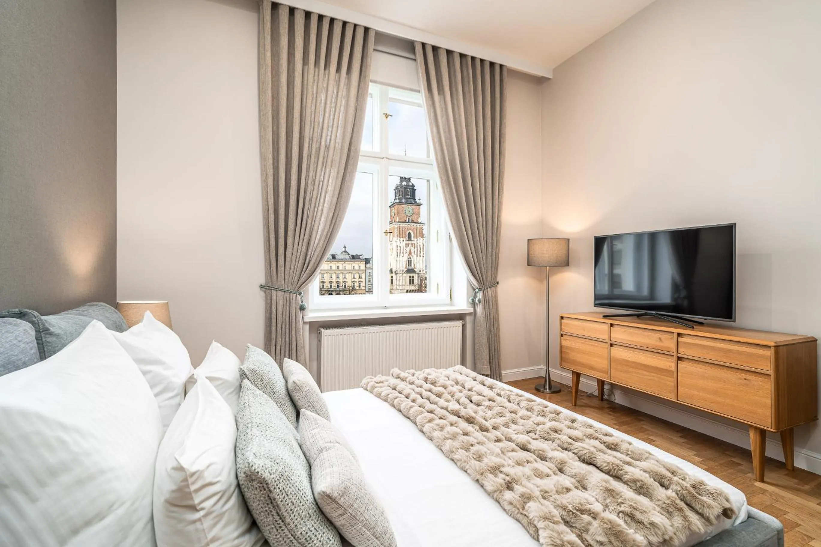 Bed in Venetian House Market Square Aparthotel