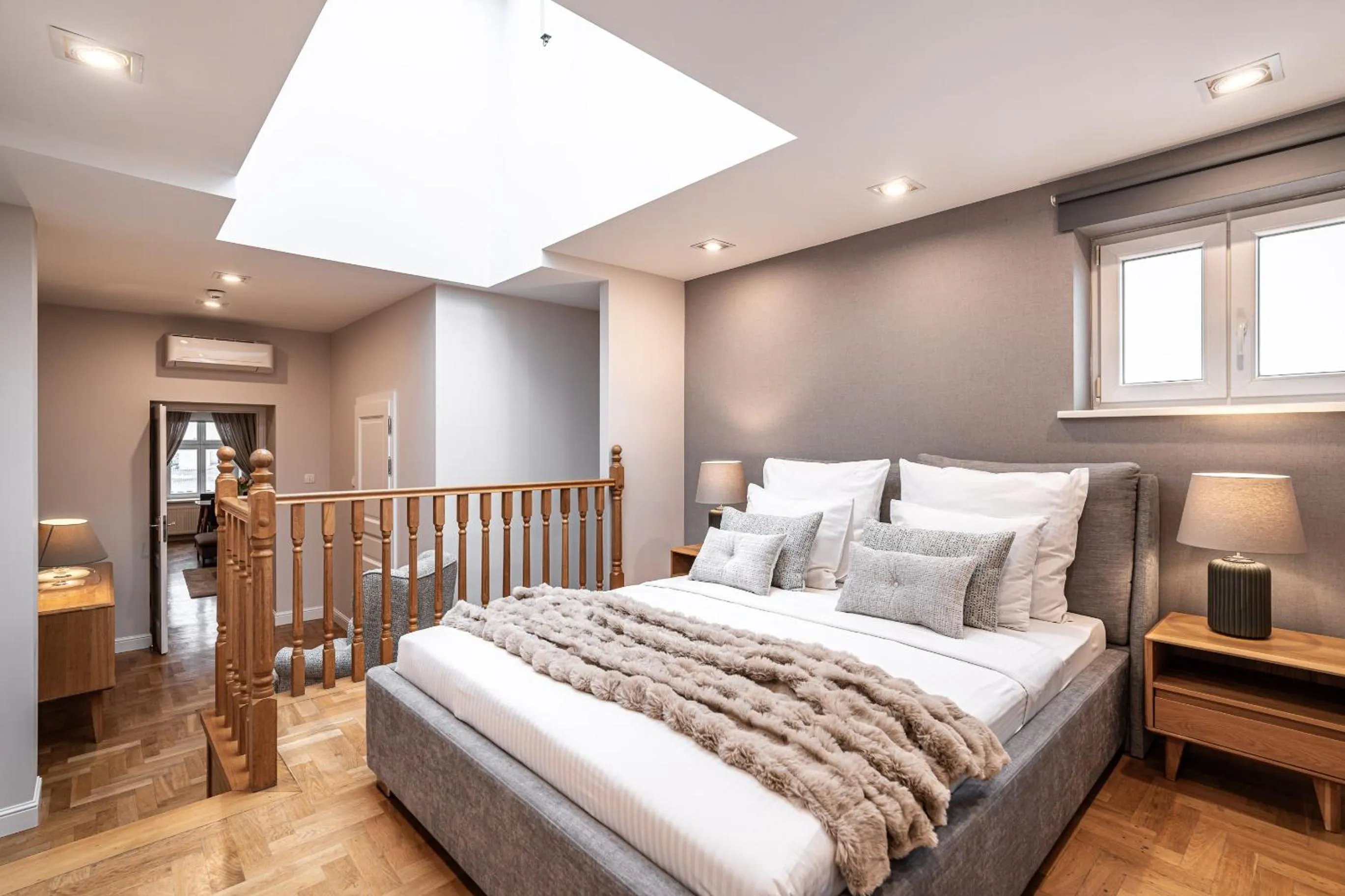 Bed in Venetian House Market Square Aparthotel