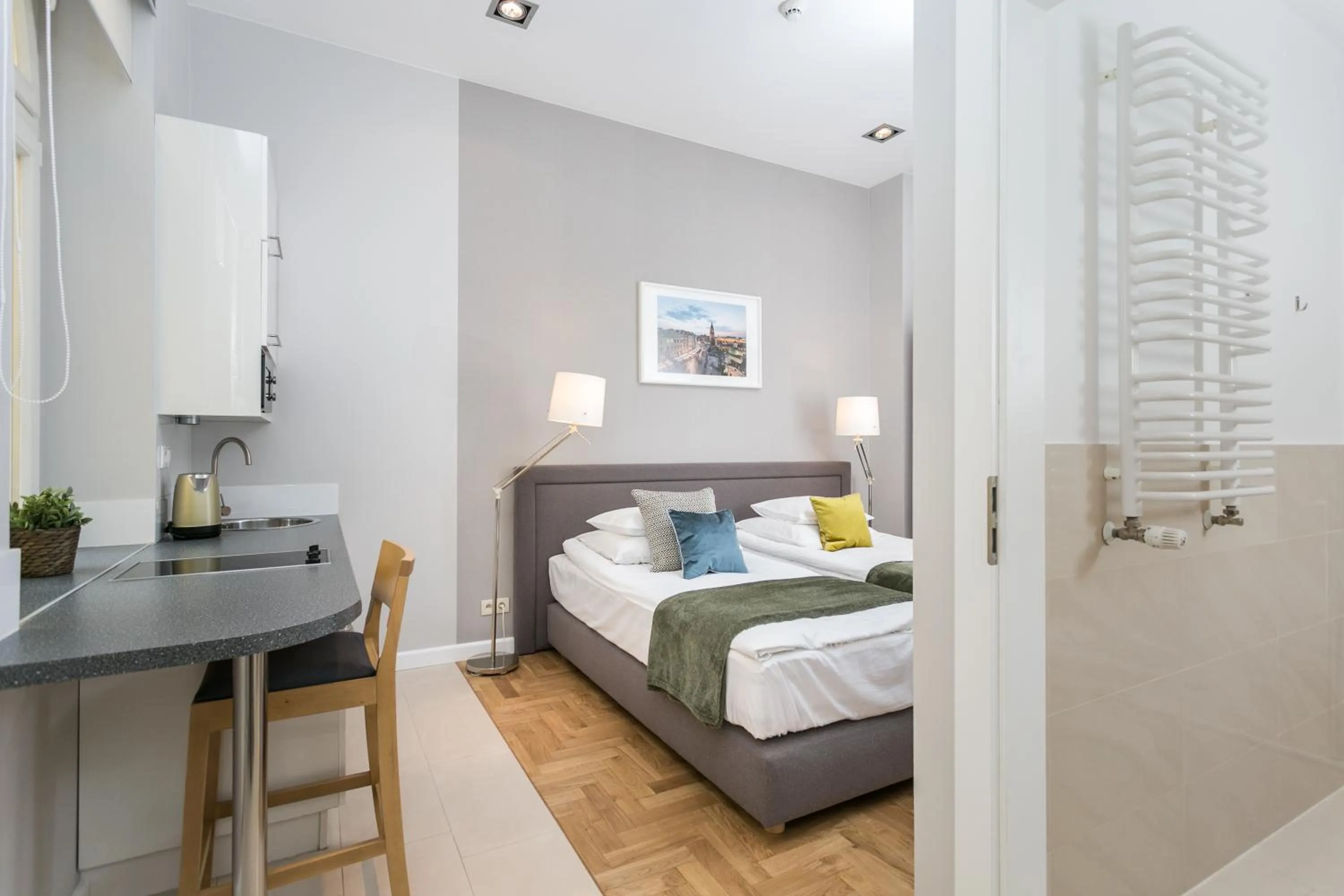 Photo of the whole room, Bed in Venetian House Market Square Aparthotel