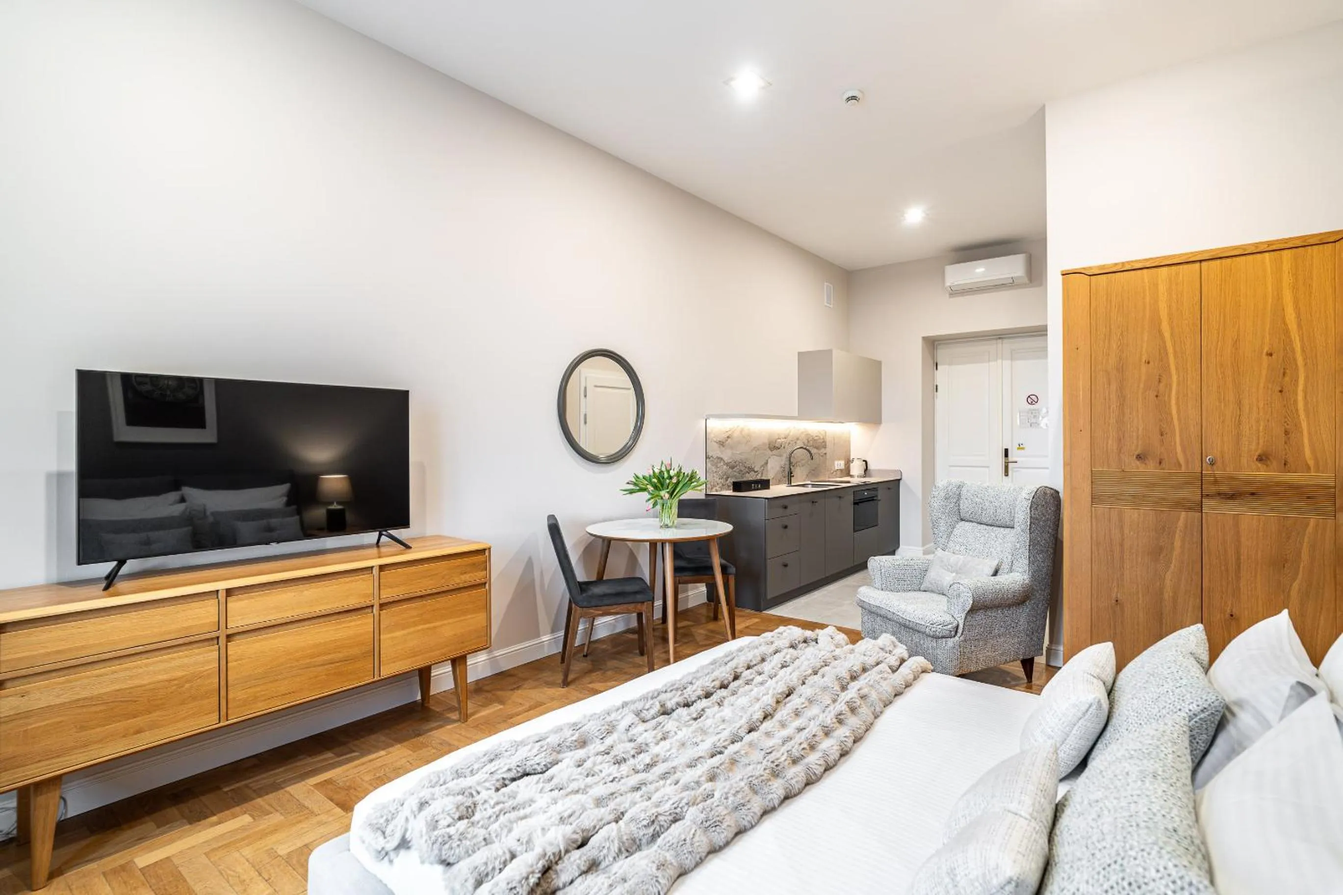 Bed in Venetian House Market Square Aparthotel