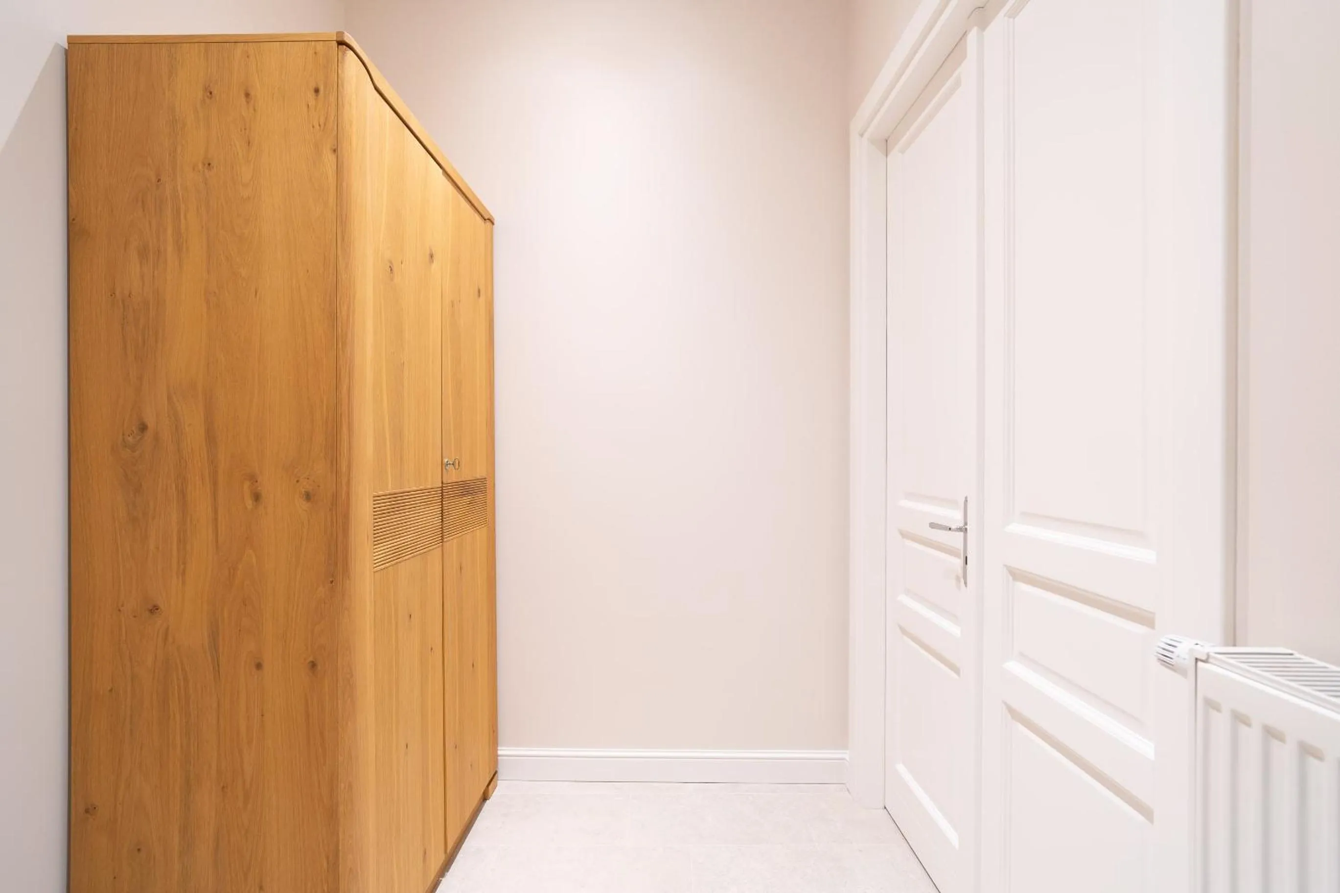 wardrobe in Venetian House Market Square Aparthotel