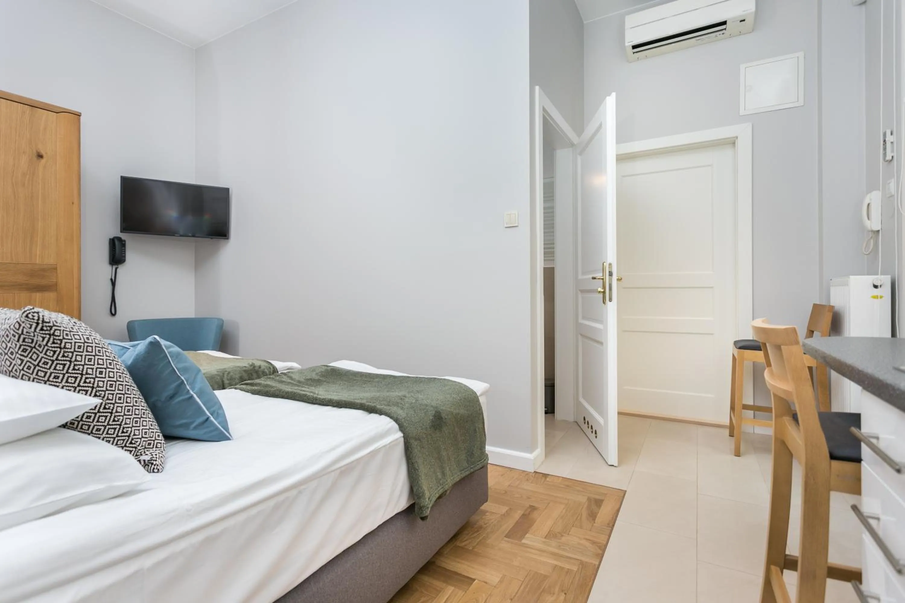 TV and multimedia, Bed in Venetian House Market Square Aparthotel