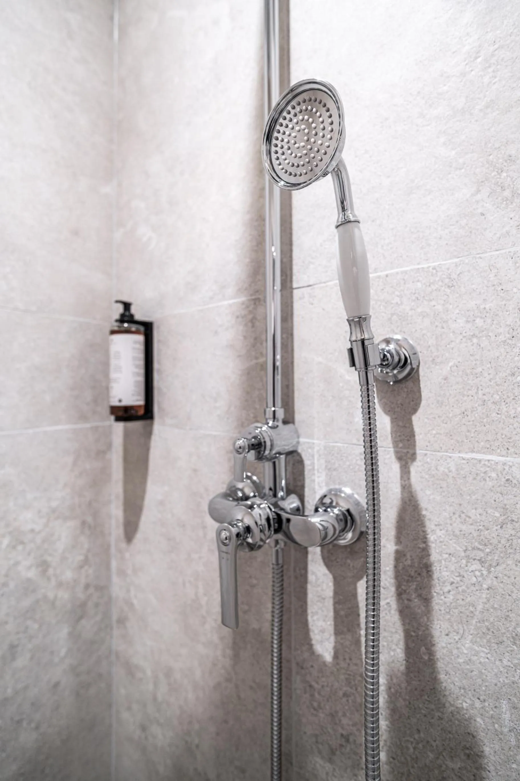 Shower in Venetian House Market Square Aparthotel