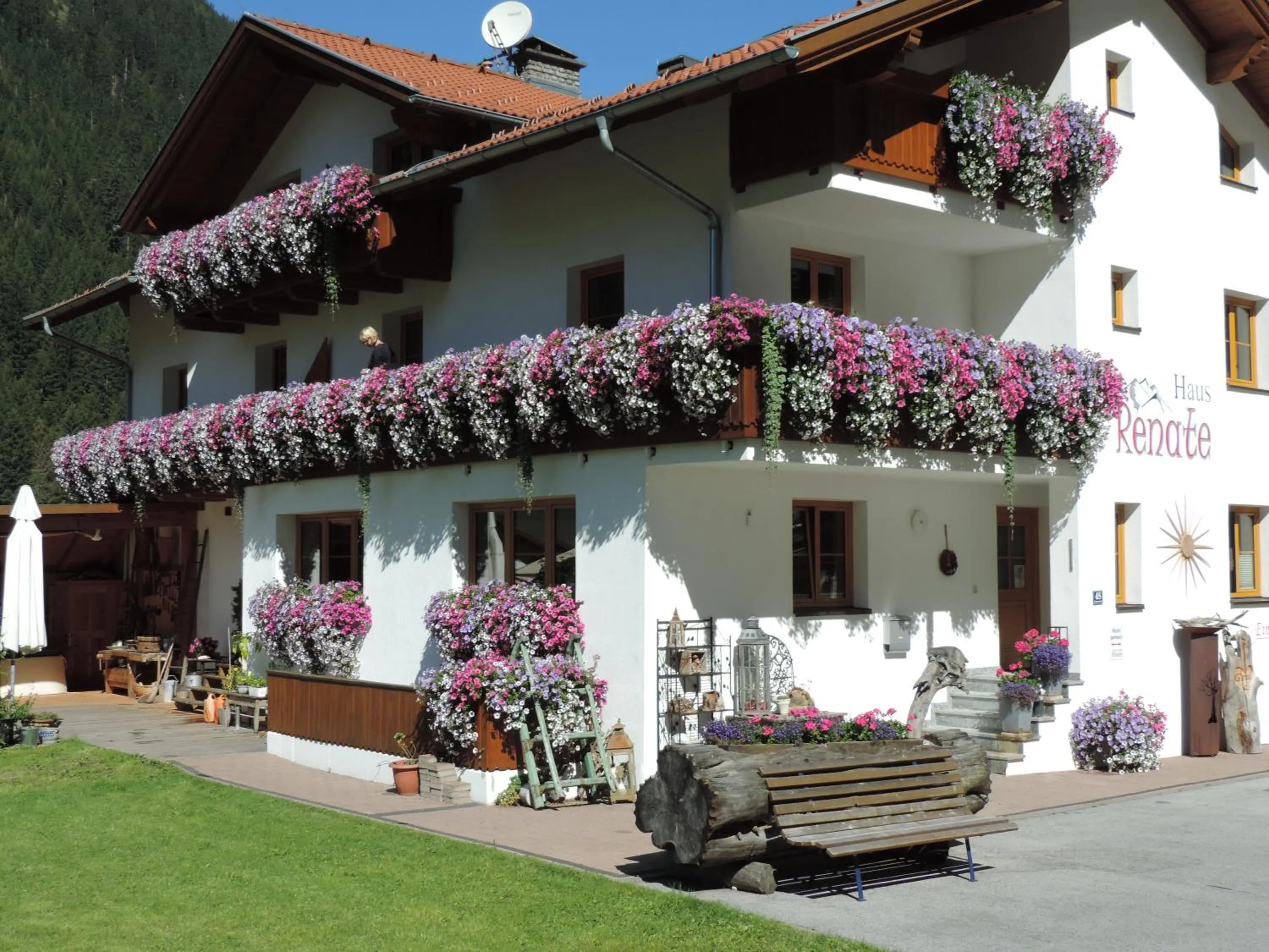 Facade/entrance in Haus Renate