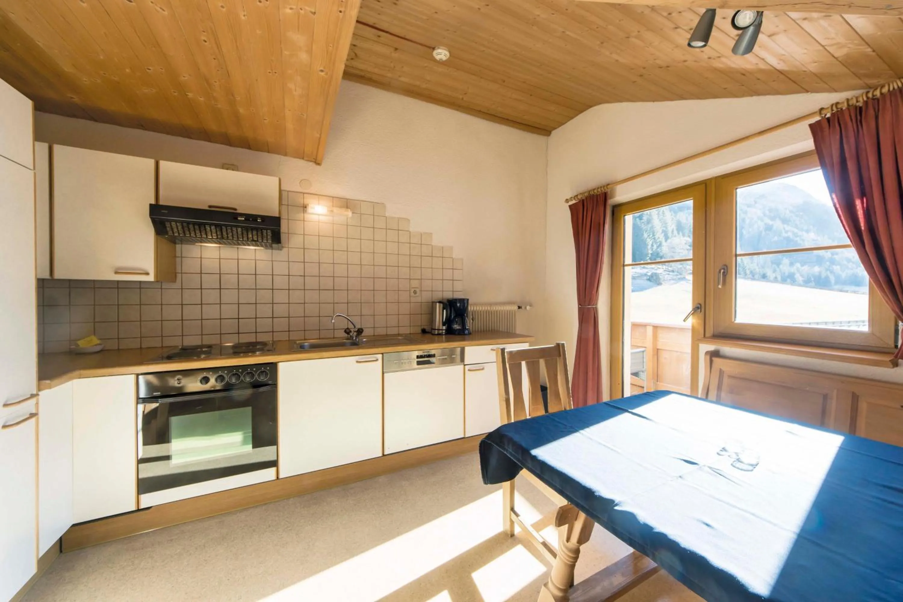 Kitchen or kitchenette in Haus Renate