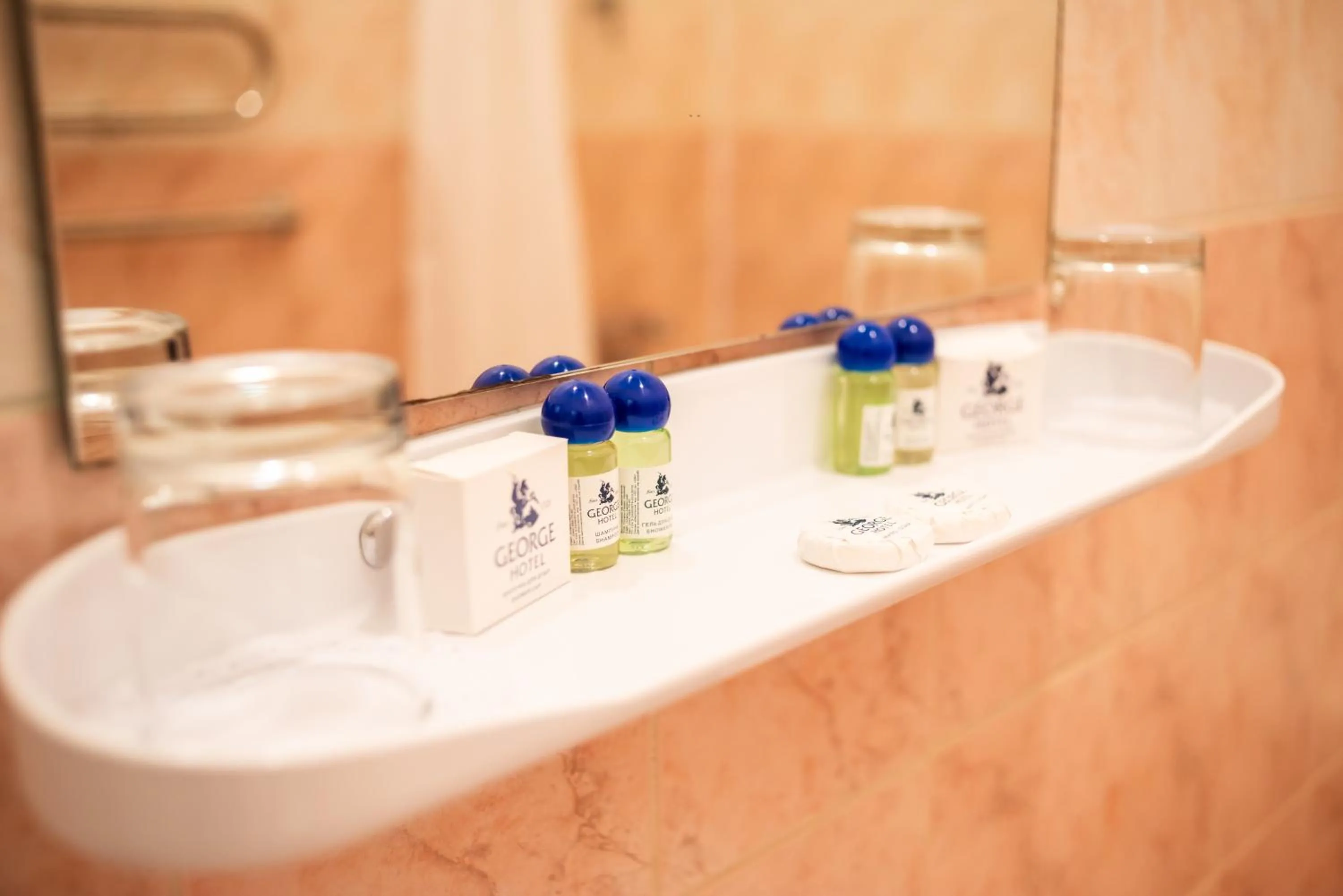 Bathroom in George Hotel