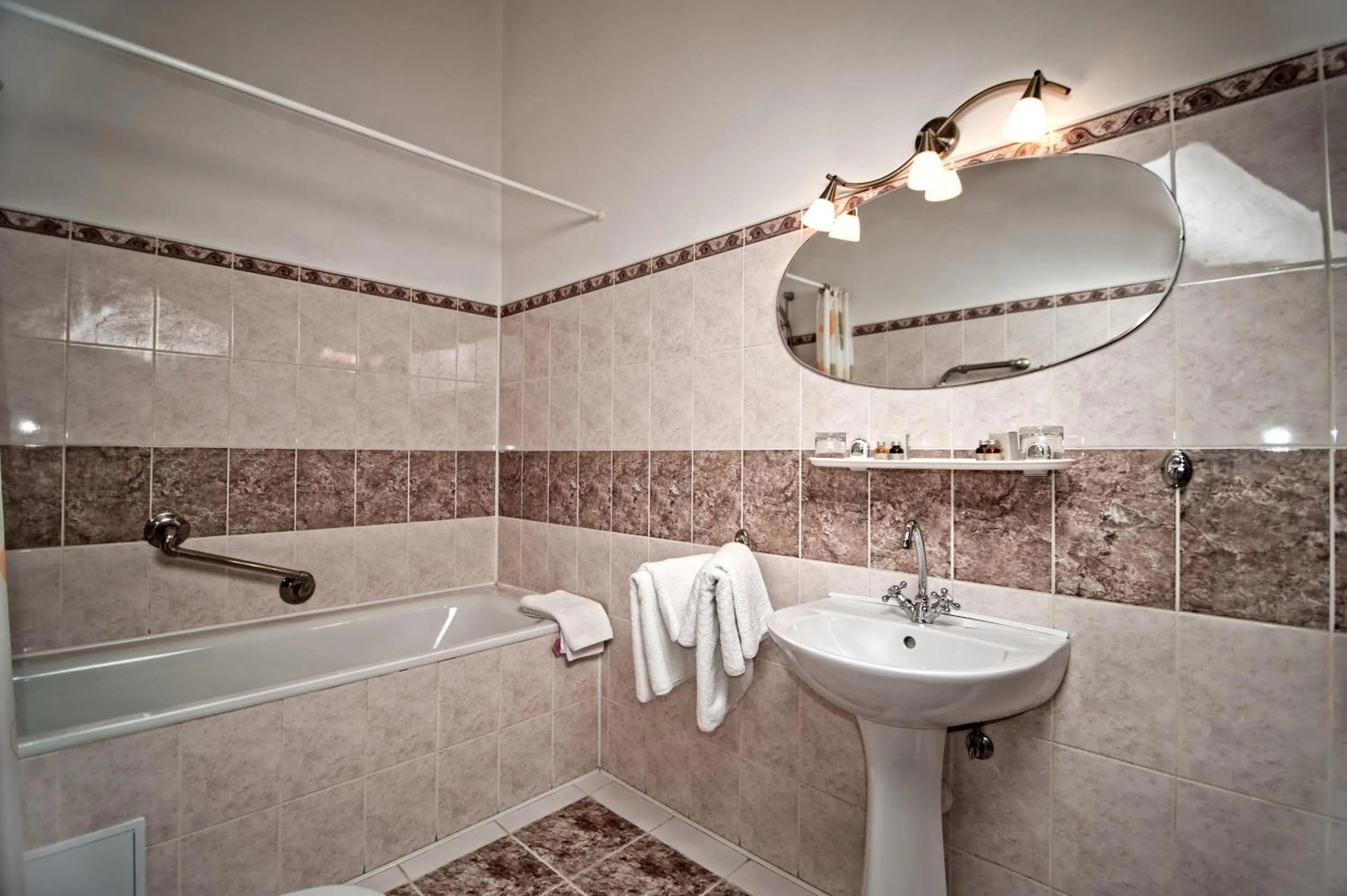 Bathroom in George Hotel