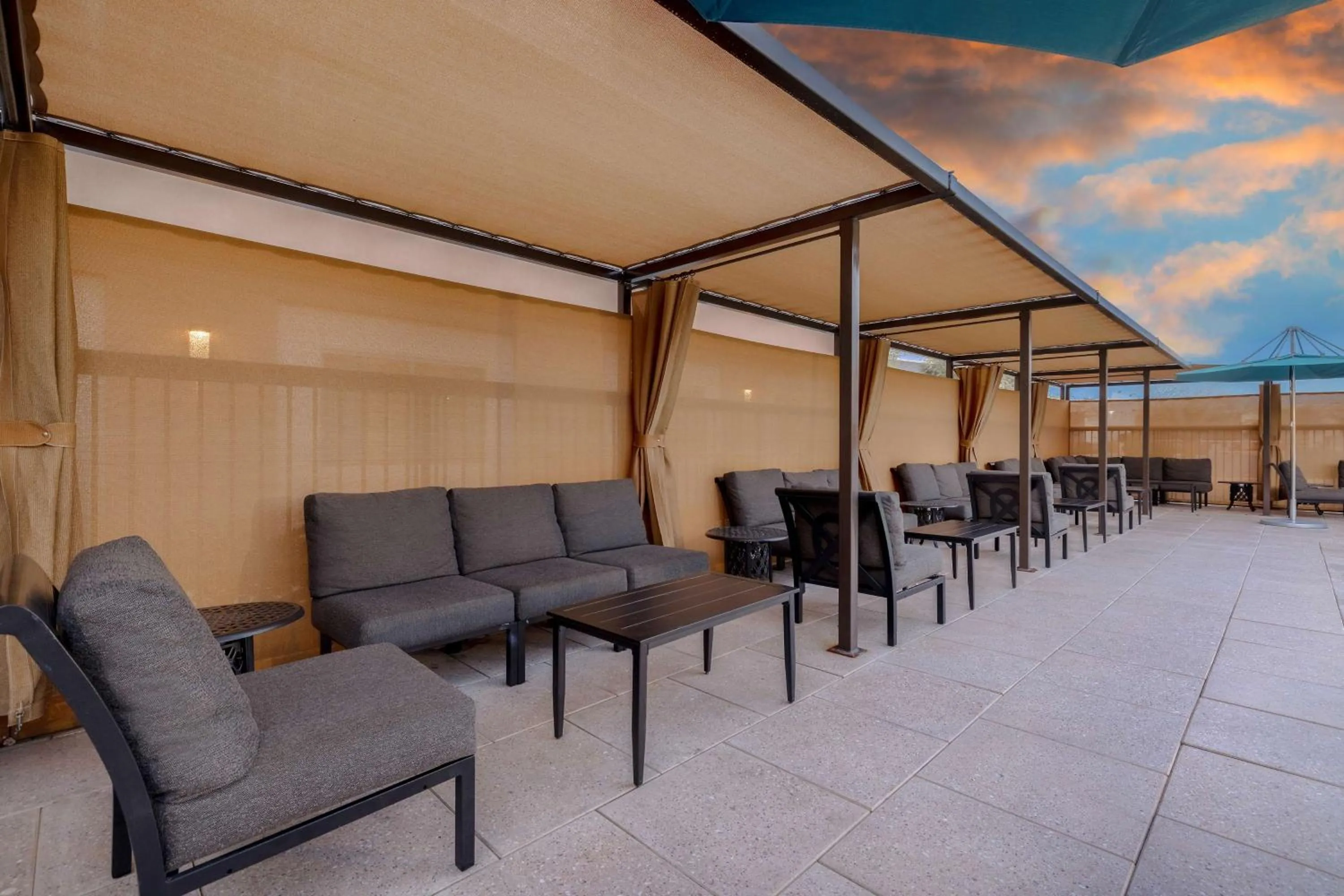 Property building in Aiden by Best Western @ Scottsdale North