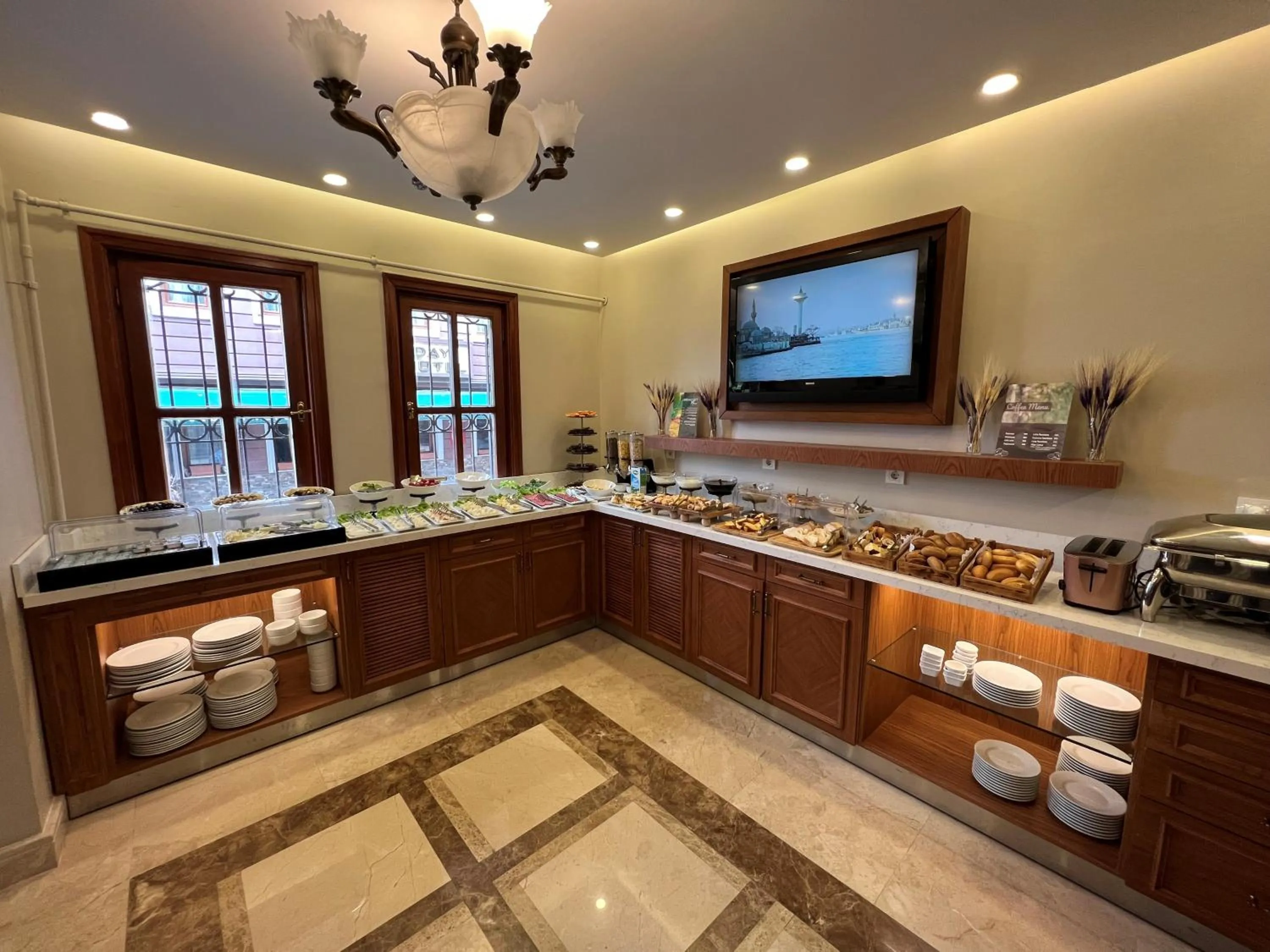 Breakfast in GLK PREMIER The Home Suites & Spa