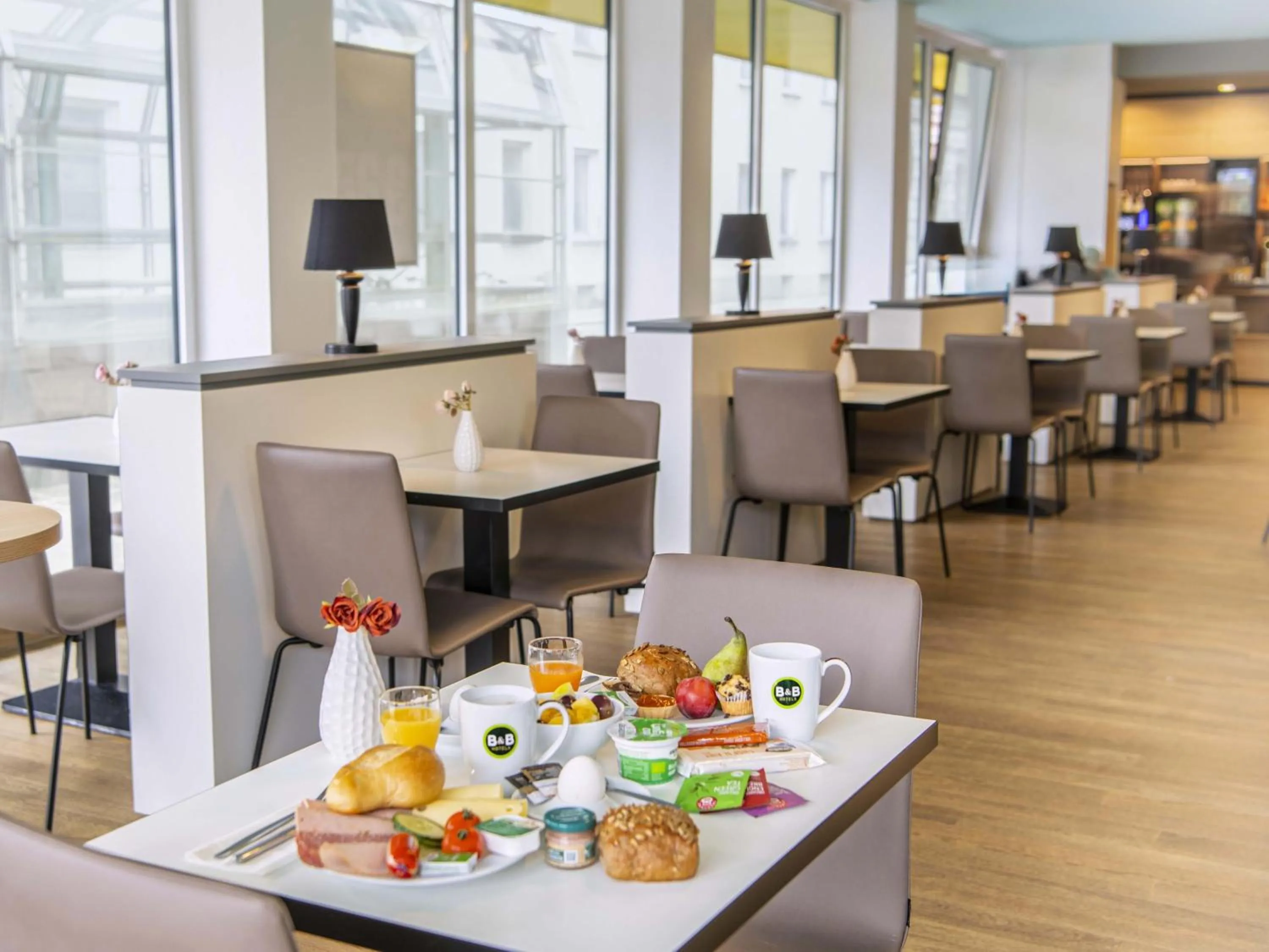 Restaurant/places to eat in B&B Hotel Nürnberg-City